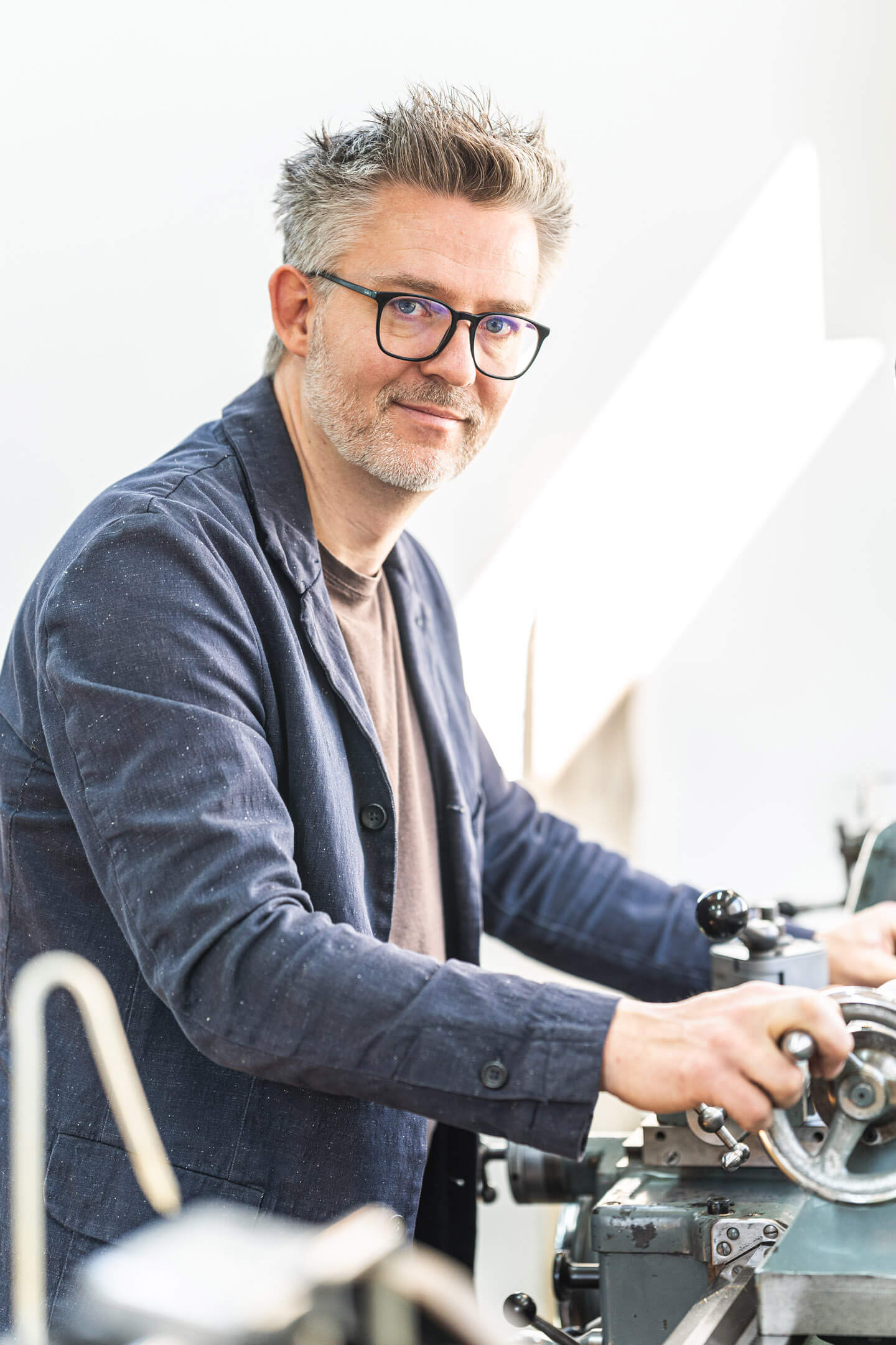 Handwerker fotografieren - Hier der Penmaker Frank Pressentin, Gründer der Firma Elbwood