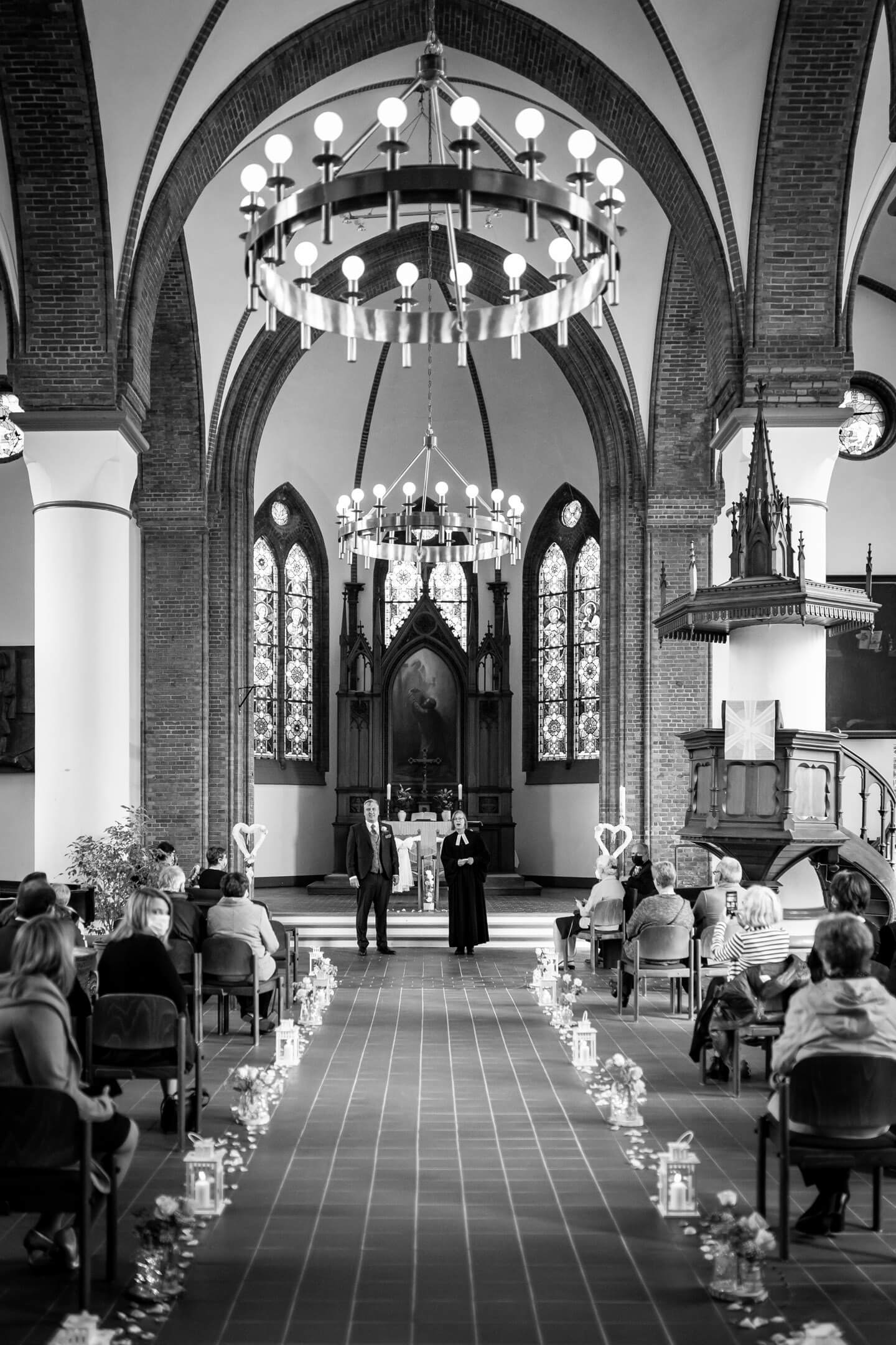 geschmückte Kirche zur Trauung