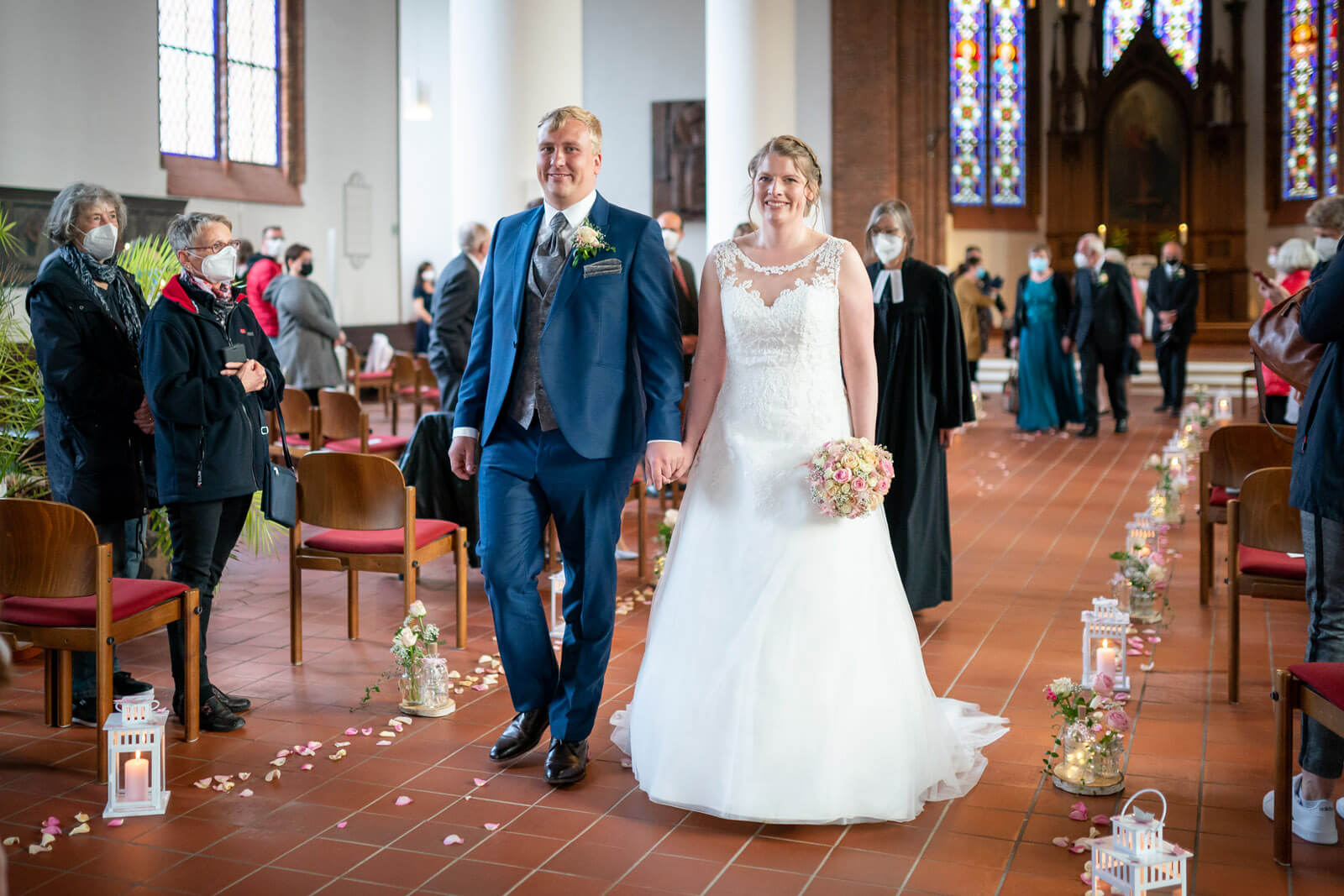 Auszug des Brautpaars nach Hochzeit in Nortorf