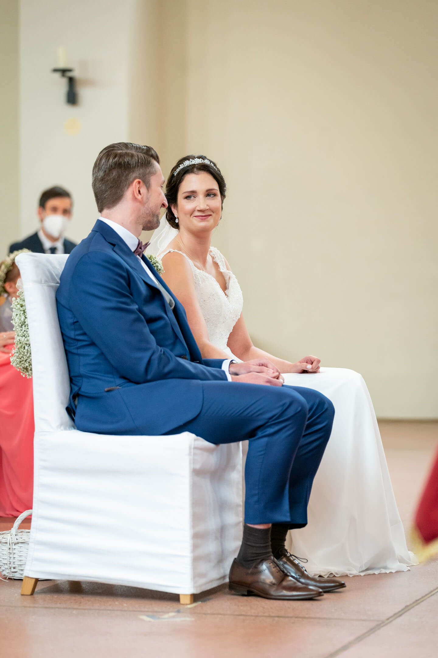 Brautpaar bei ihrer kirchlichen Trauung