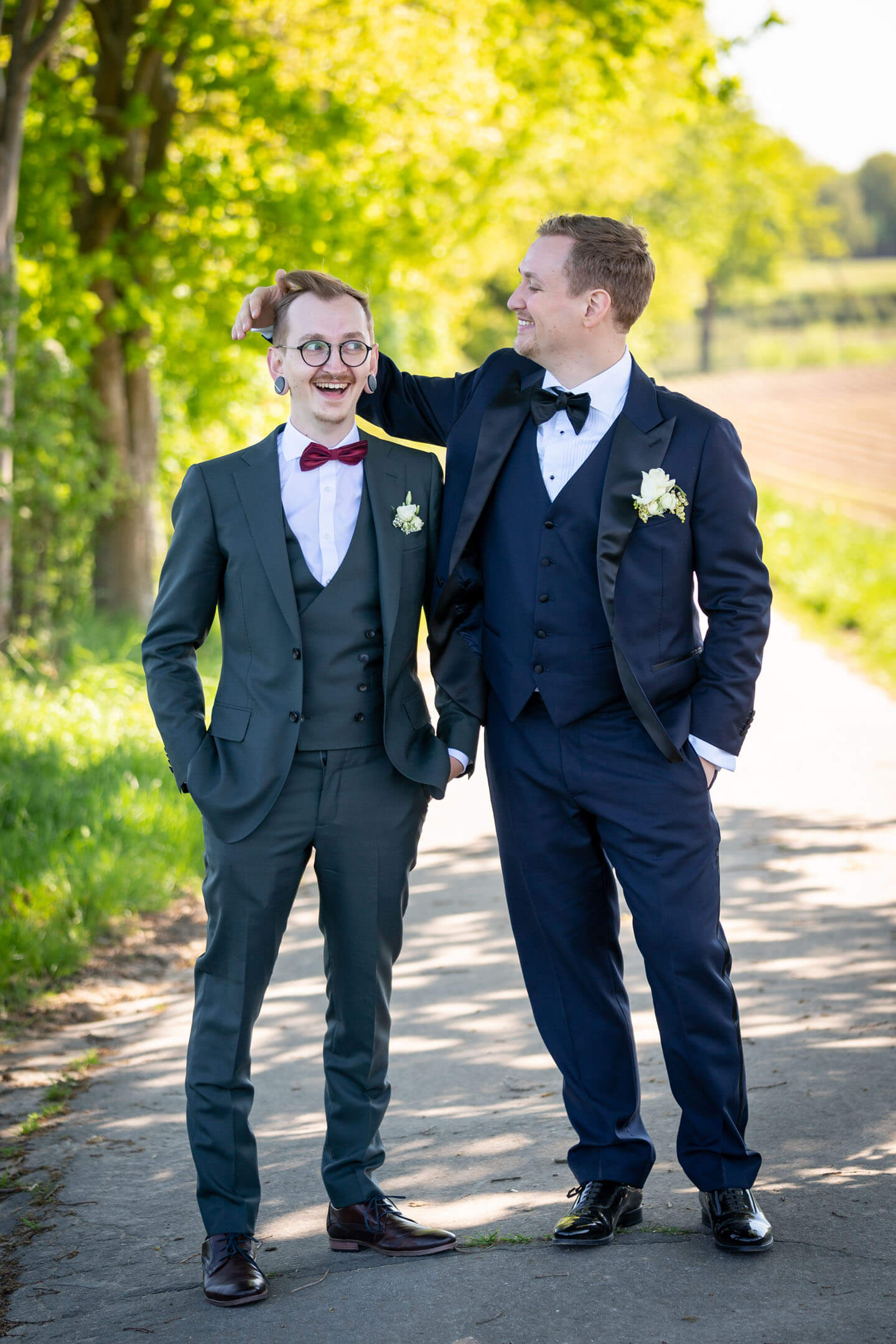 Witziges Fotos von zwei Brüdern