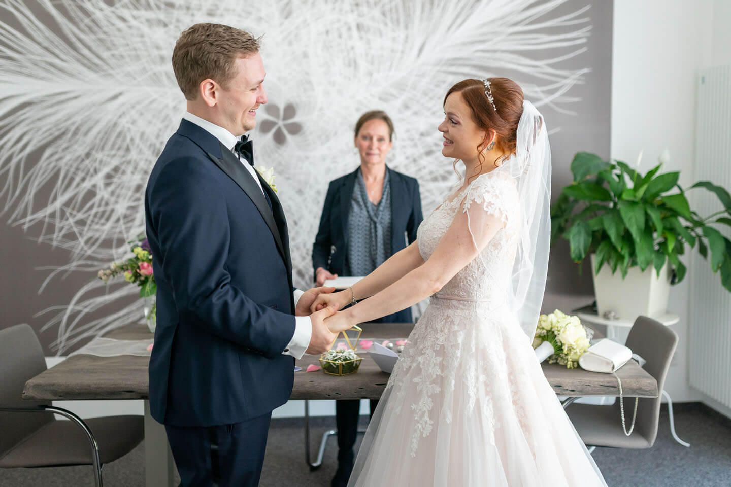 Trauung im kleinen Standesamt Rosengarten.