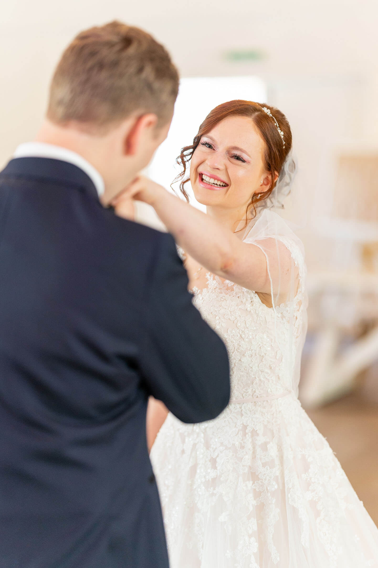 Handkuss für die Braut.