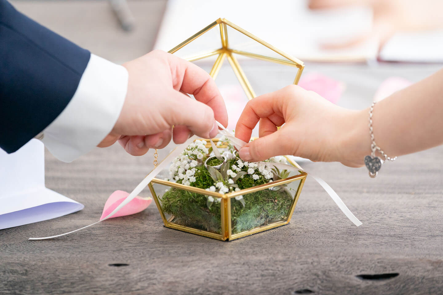 Eheringe im Standesamt.