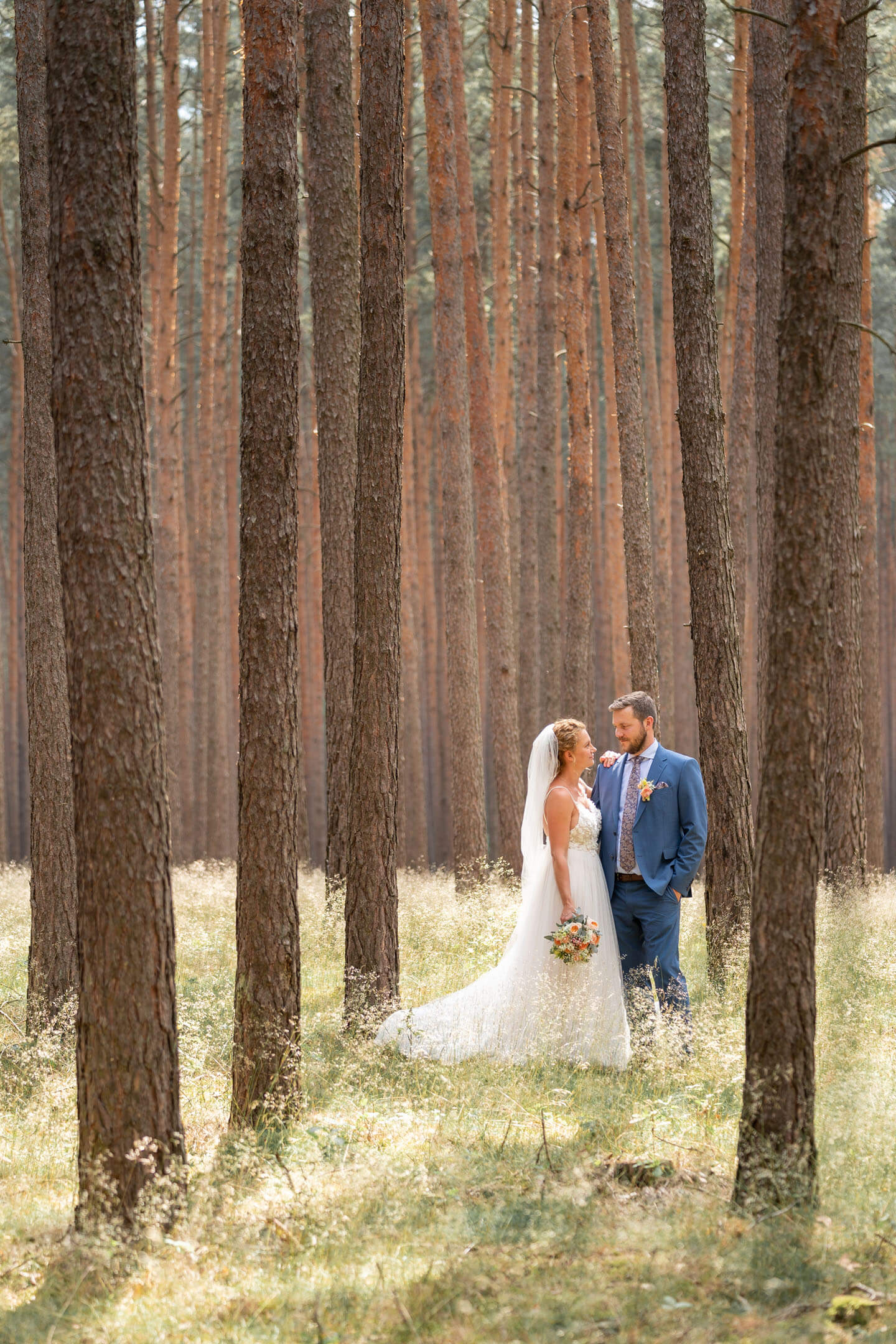 Hochzeitsfoto im Wald