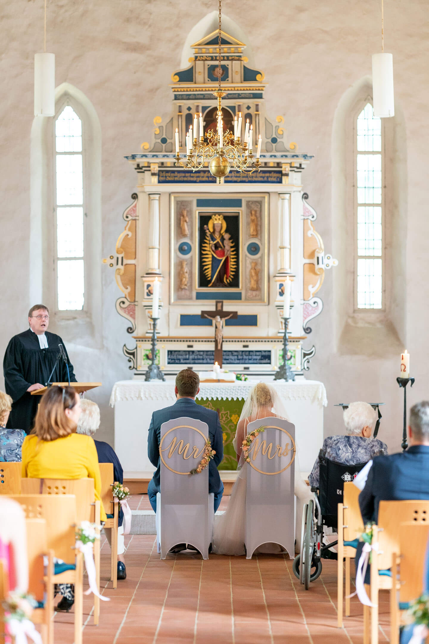 Traugottesdienst in kleiner Dorfkirche