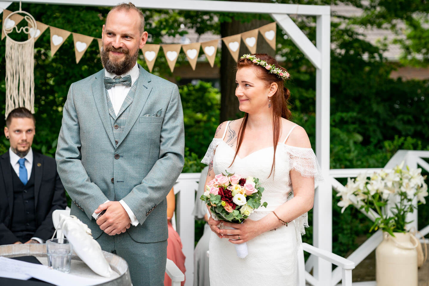 Das Jawort bei Boho Hochzeit im Landhaus Westerhof (Rosengarten)