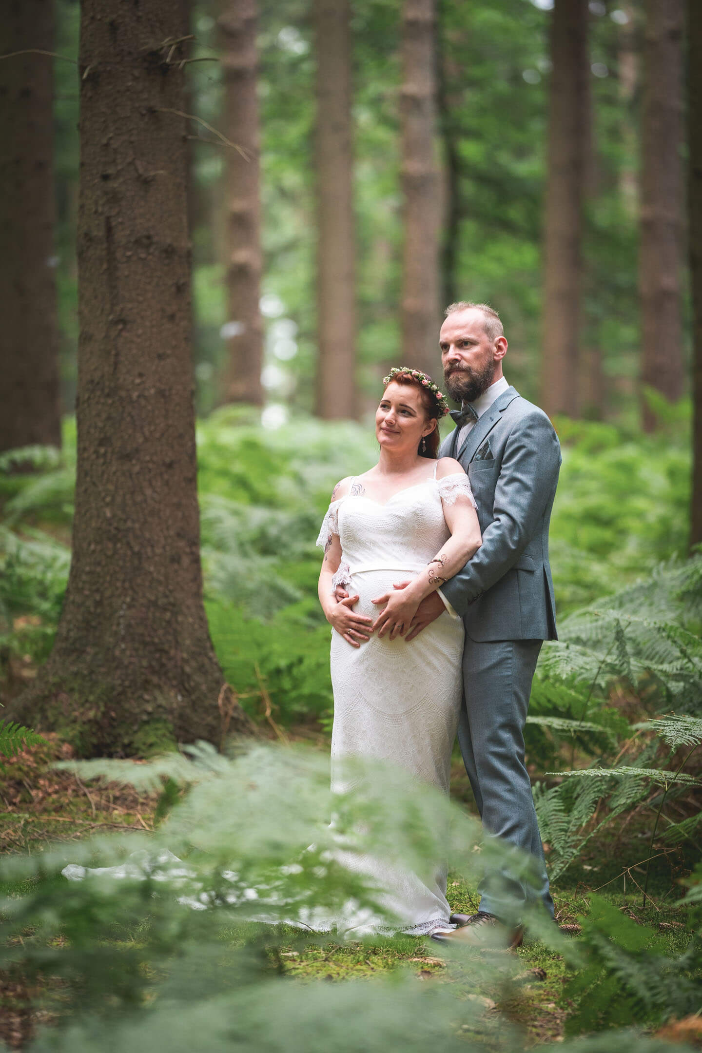 Hochzeitsfotos im Wald. Der Fotograf Florian Läufer drückte hier auf den Auslöser