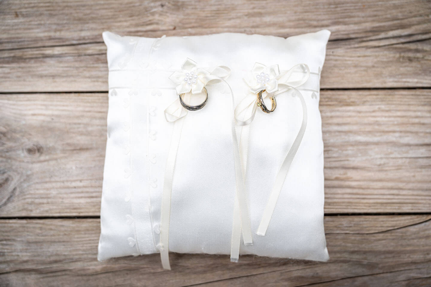 Eheringe auf dem Ringkissen