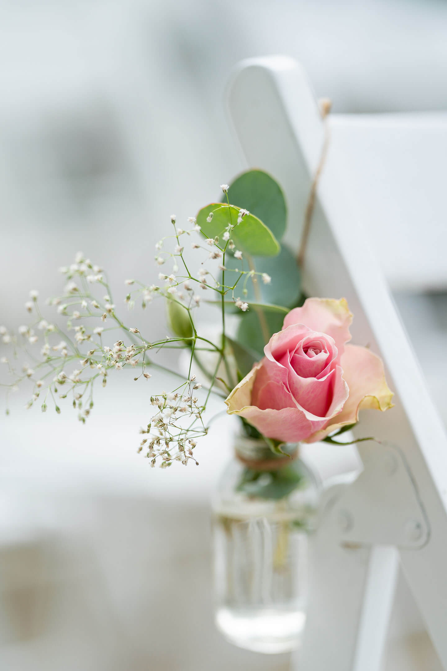 Schmuck für Stühle bei freier Trauung