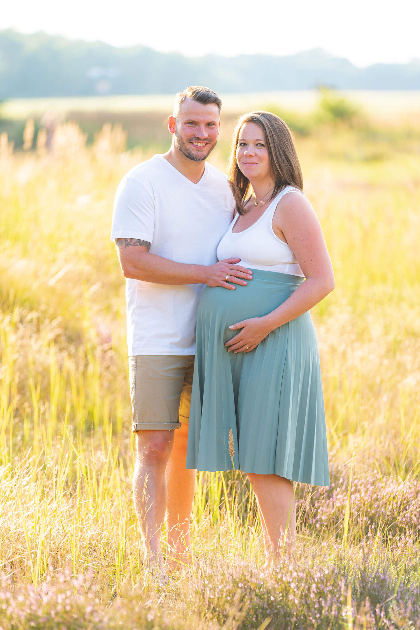 Babybauchbilder im Gegenlicht