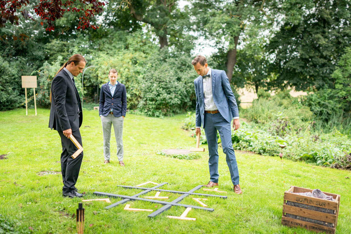 Drei gewinnt als Gartenspiel bei Festival-Hochzeit
