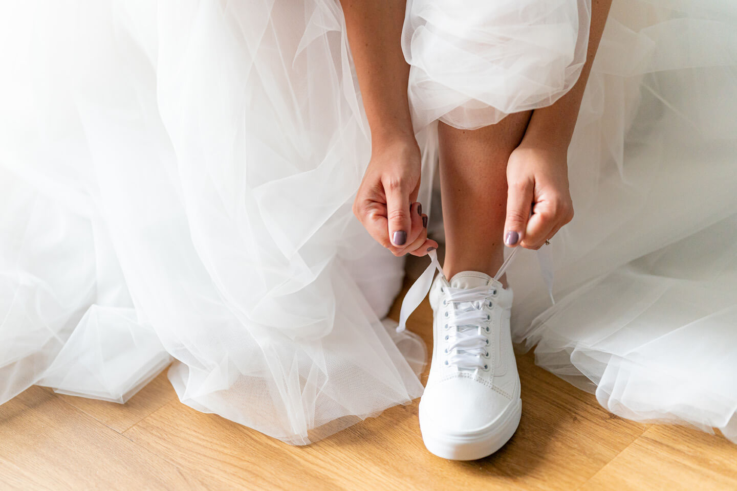 Brautkleid mit Sneakern