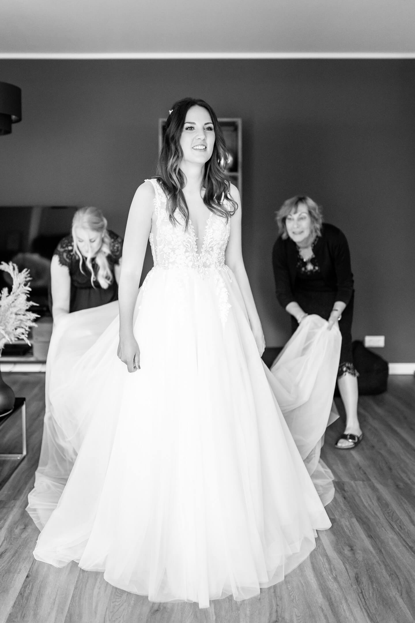 Brautkleid mit langer Schleppe