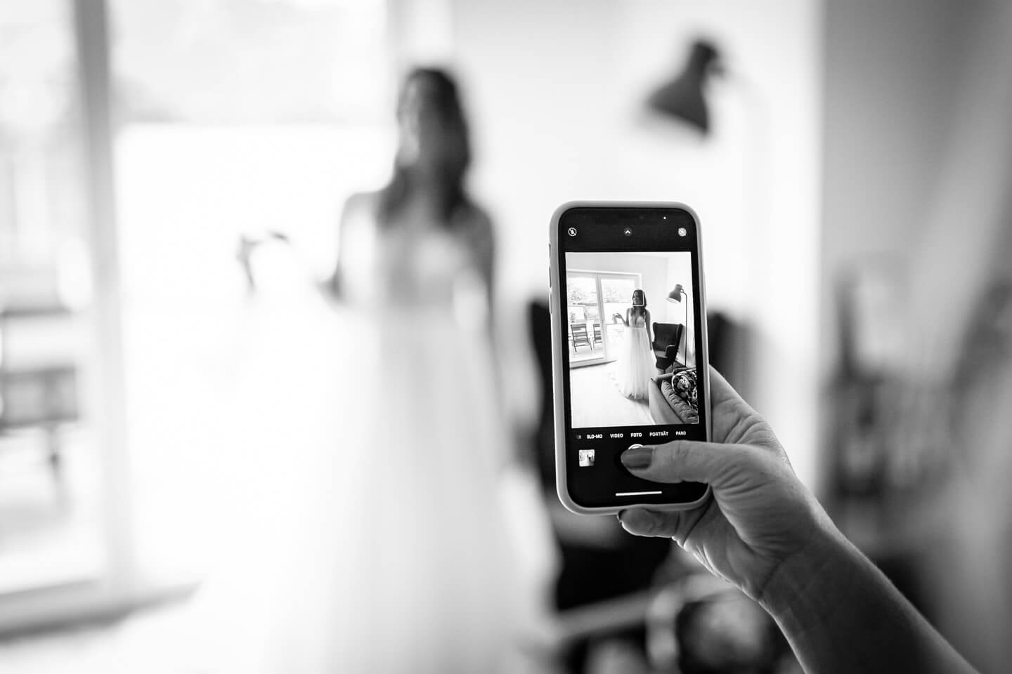Handyfoto der Braut.