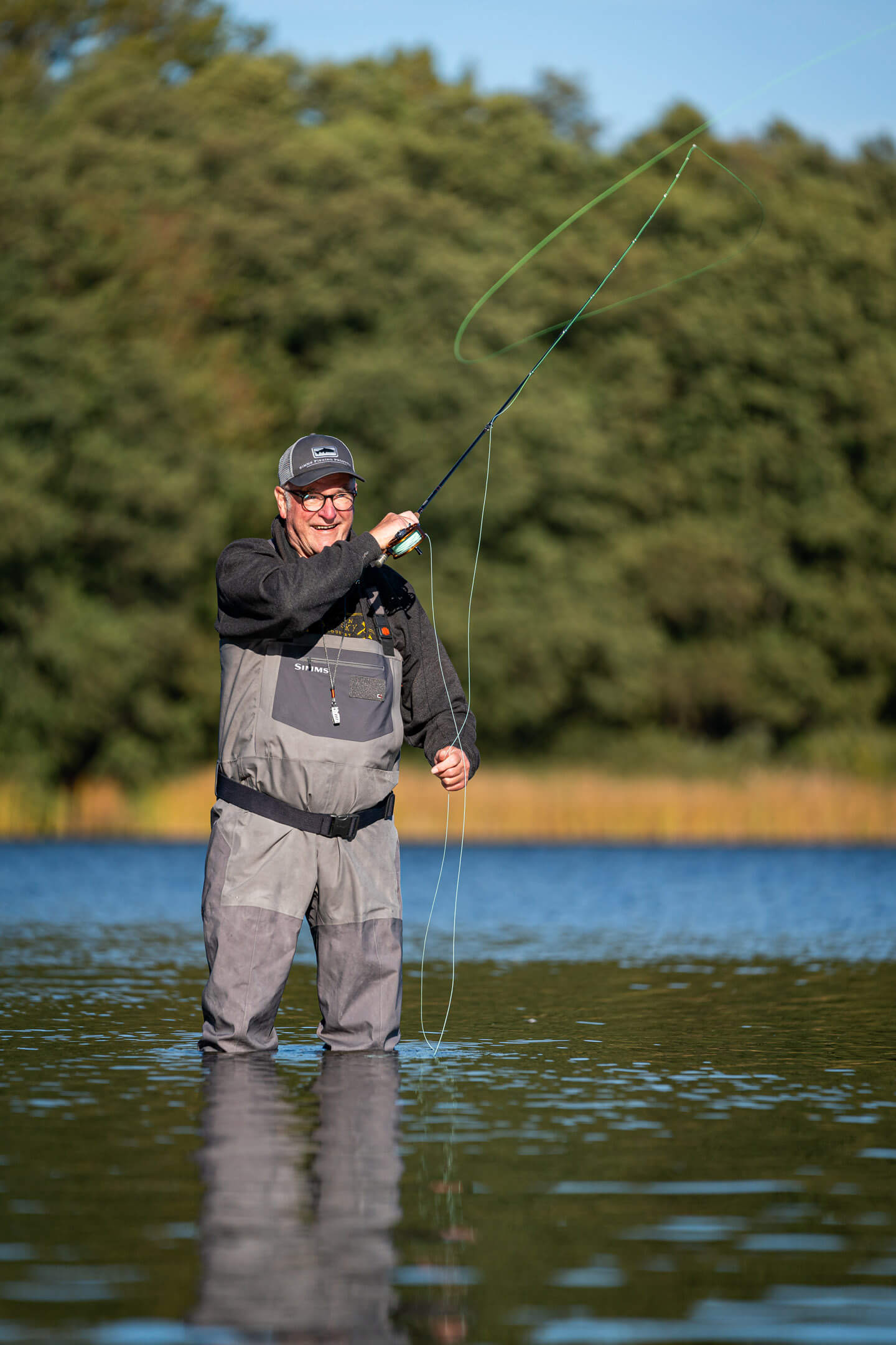 Inhaber der Fliegenschule Jan-Michael Knuthsen beim Rückhandwurf