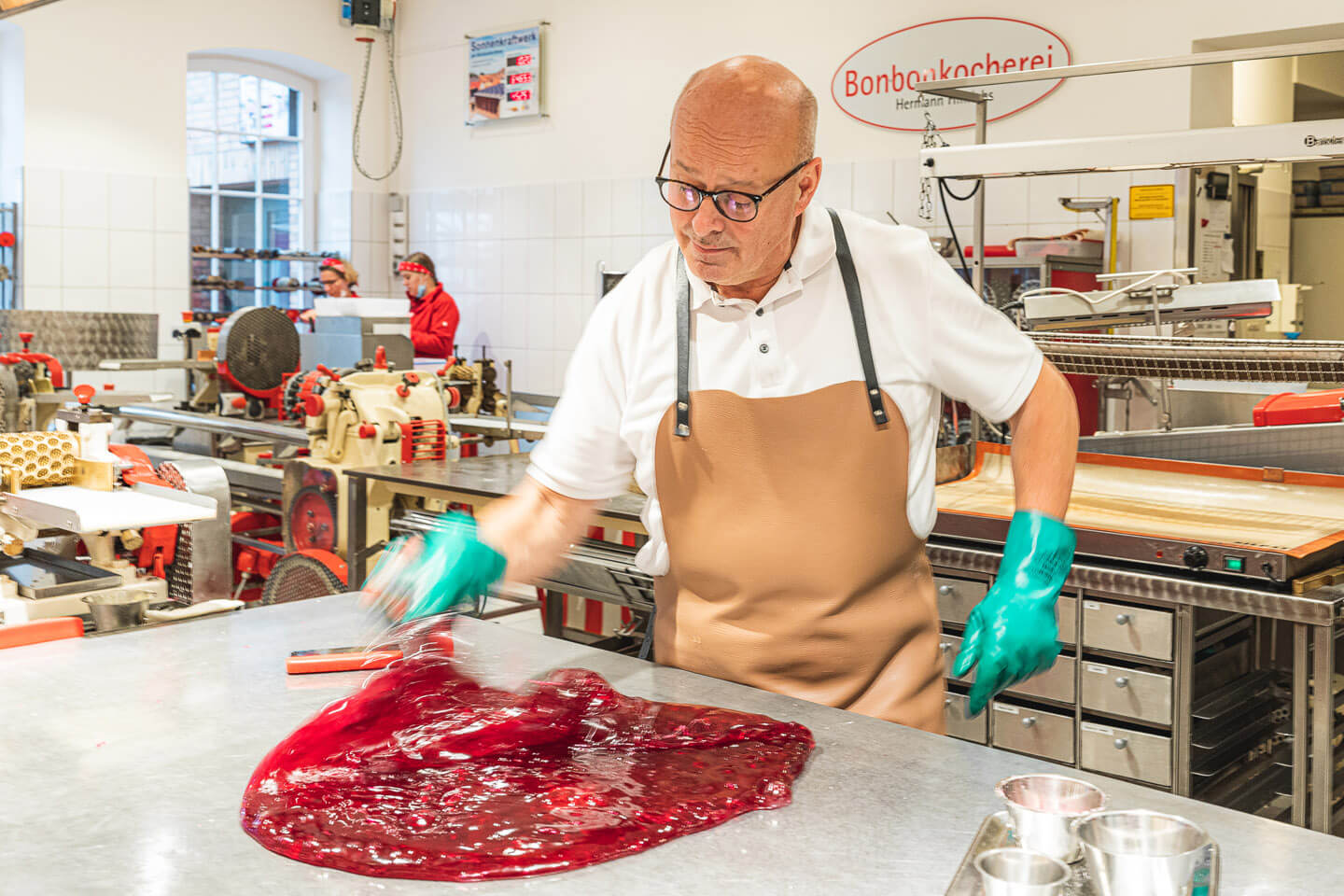 Die Herstellung des Bonbonteigs muss flott gehen.