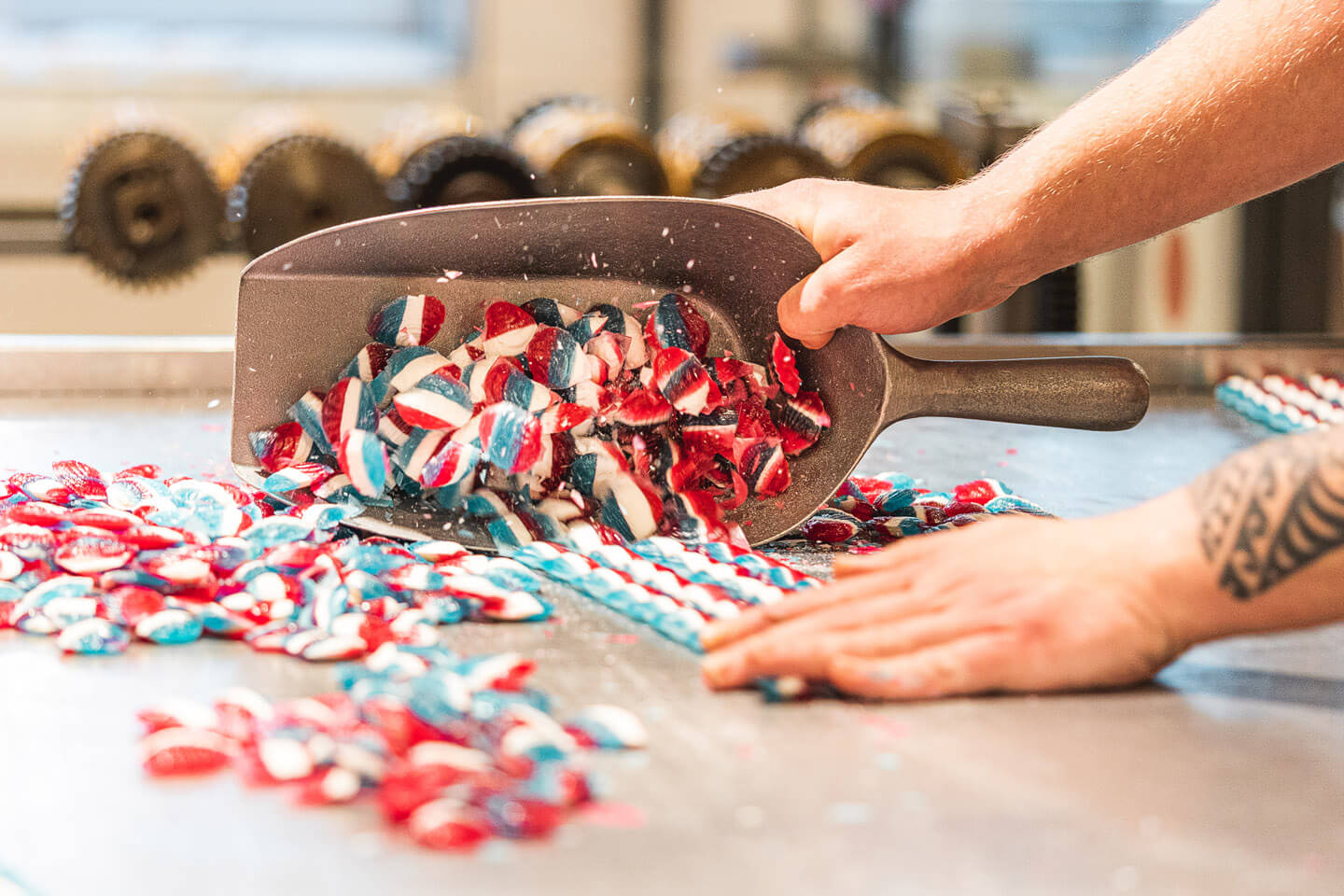 Muschelbonbons in den Landesfarben Schleswig-Holsteins