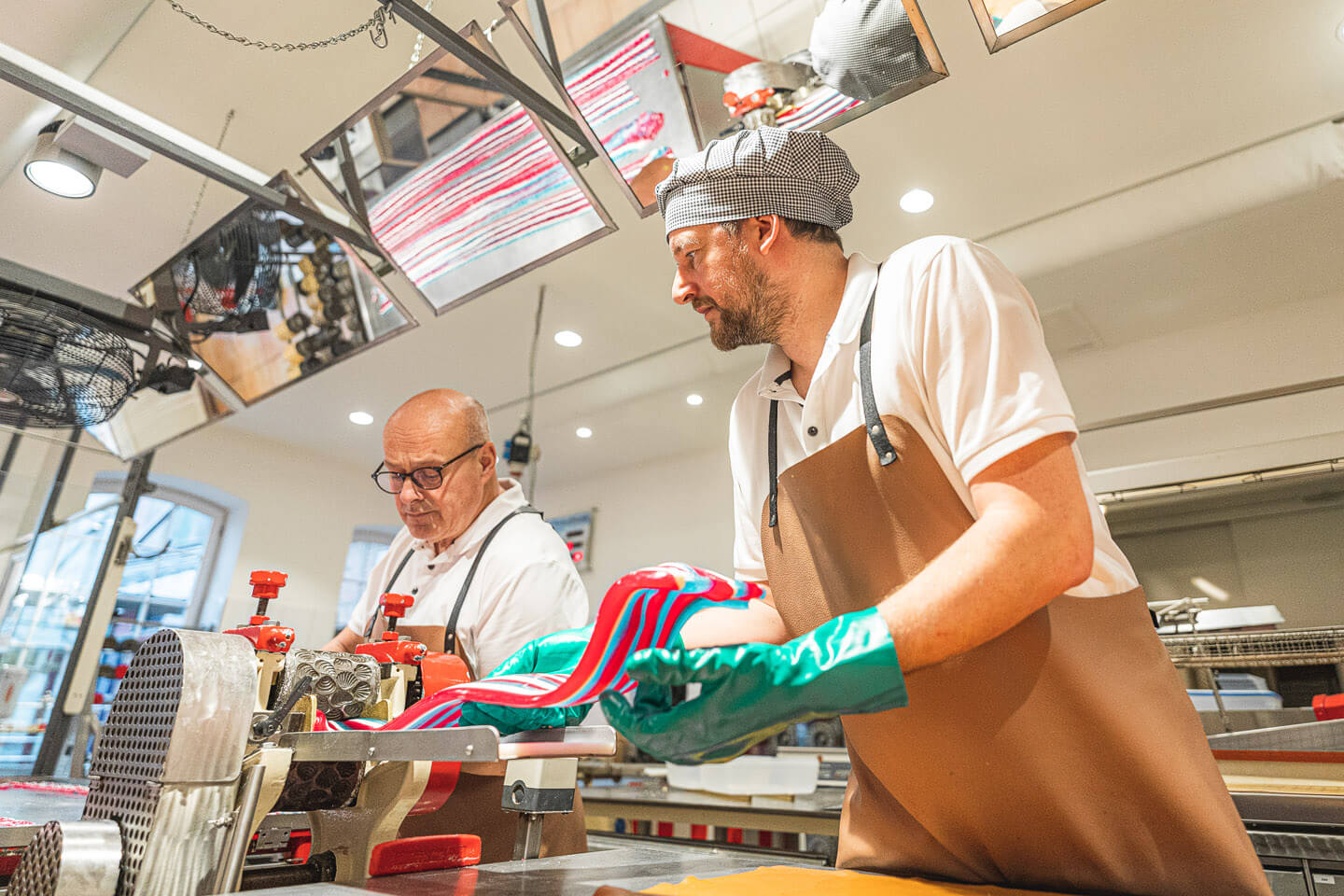 Offene Küche in der Bonbonkocherei