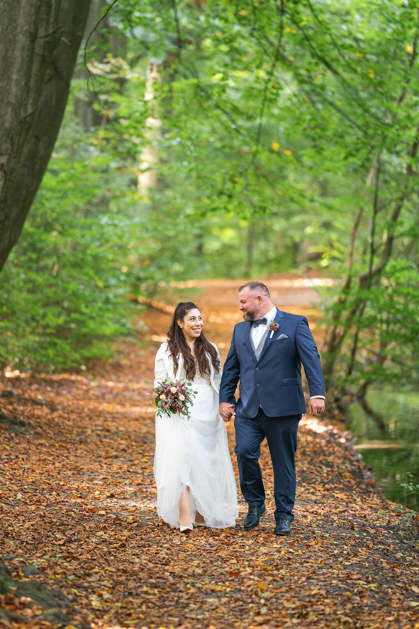 Brautpaar Shooting im Berner Gutspark nach Hochzeit im Berner Schloss.