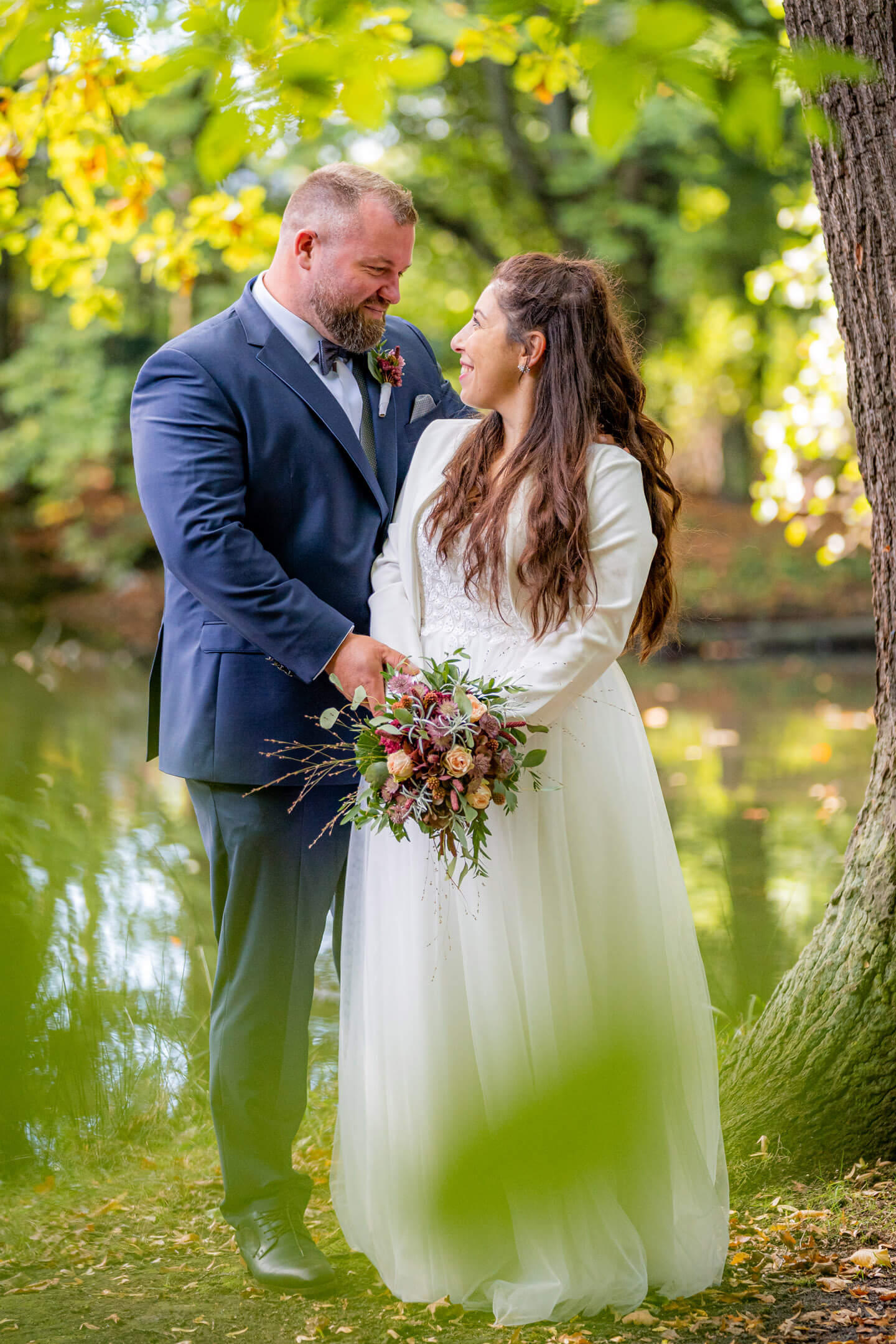 Hochzeitsfotos im Wald beim Berner Schloss