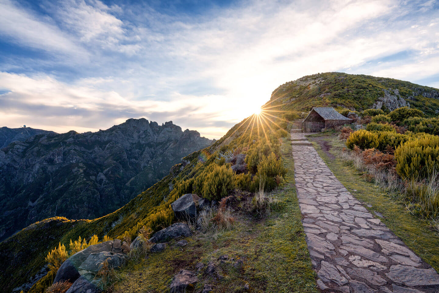 Schutzhütte auf dem Weg zum Gipfel des Pico Ruivo auf Madeira.