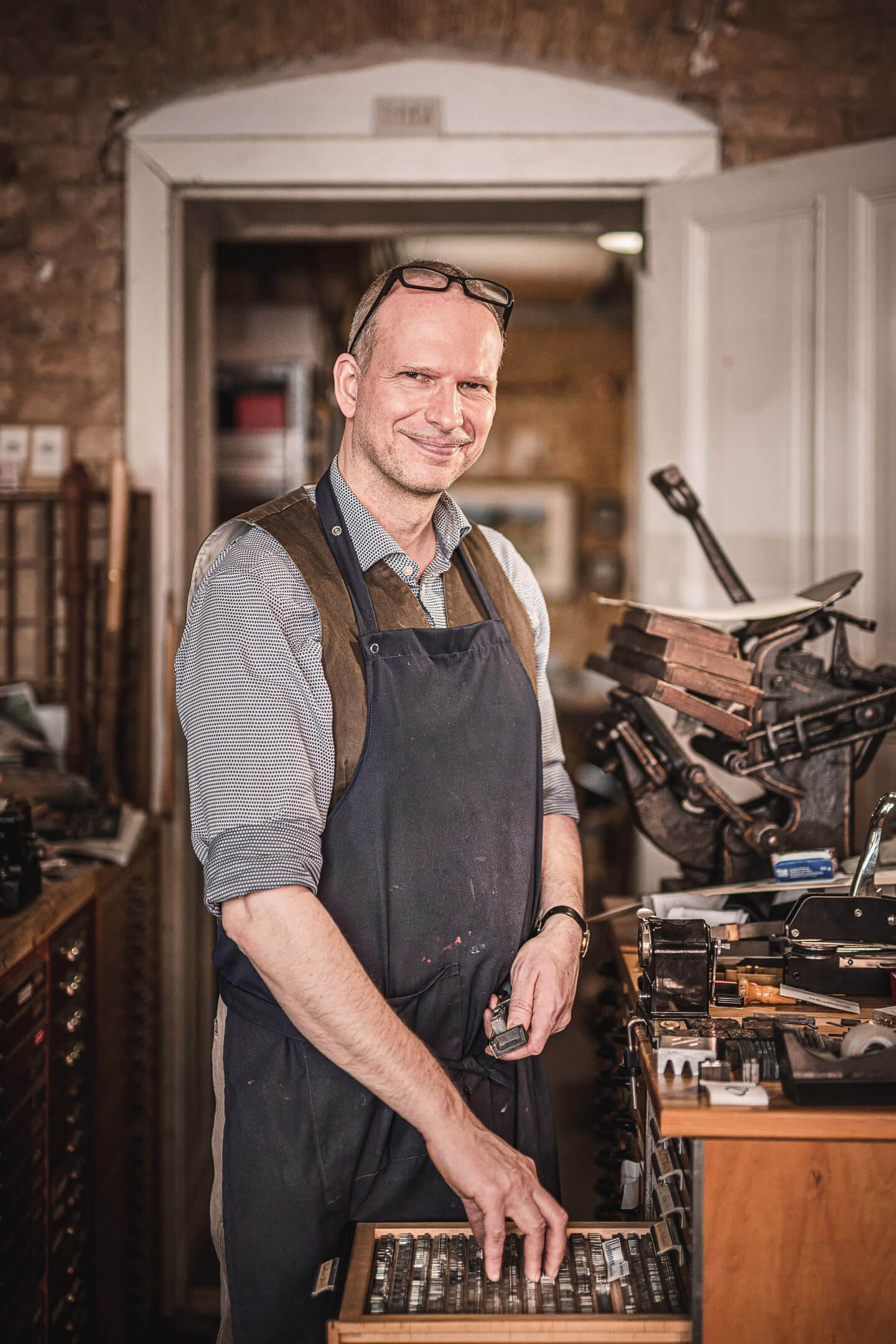 Dieses Portrait der Schriftsetzers Martin Z. Schröder machte der Unternehmensfotograf Florian Läufer aus Hamburg.