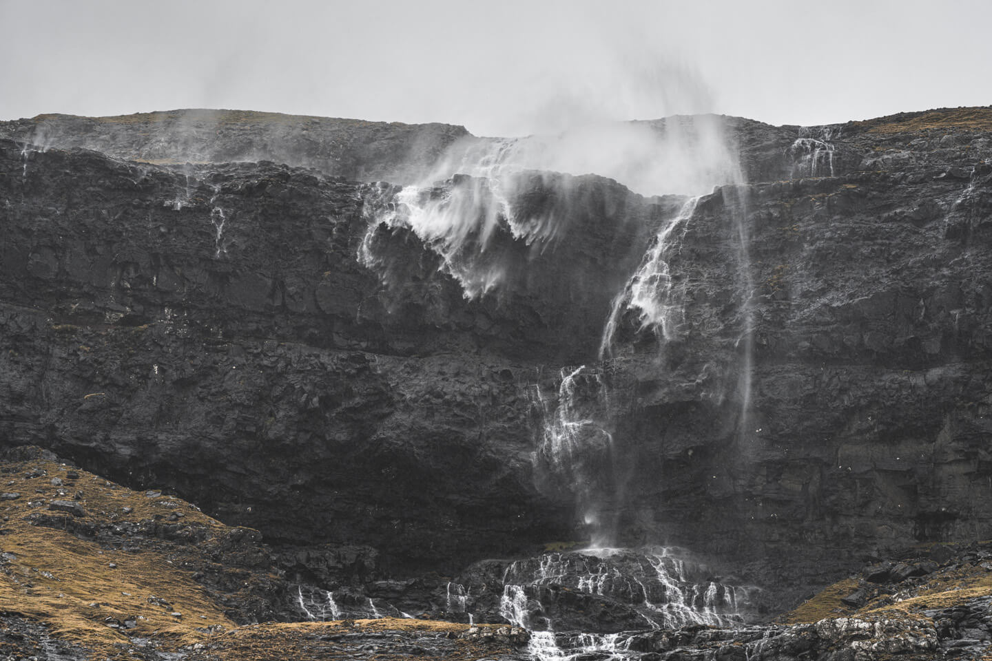 Wasserfall hebt ab in Saksun