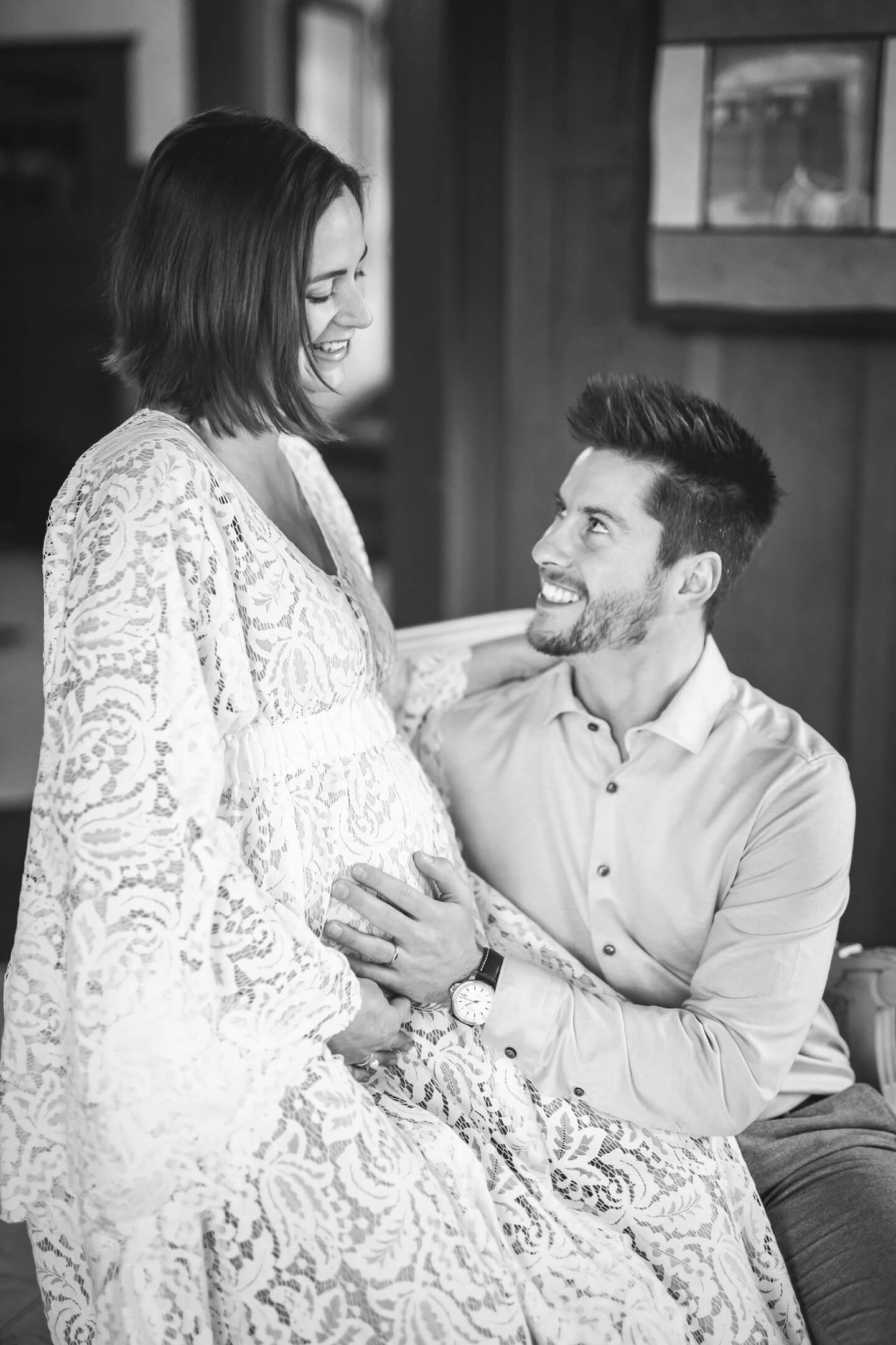 Indoor Schwangerschaftsfotos im Landhaus