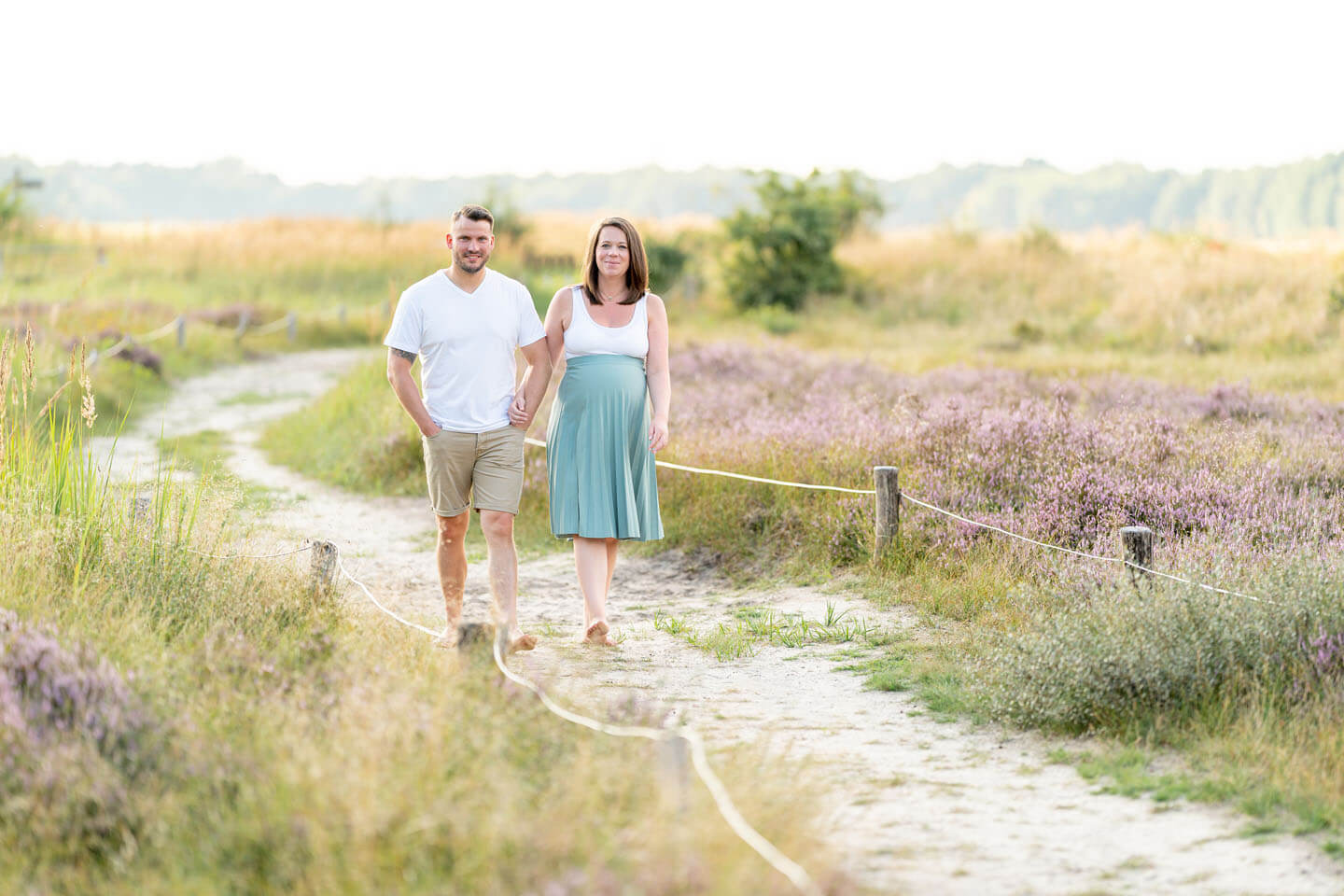 Outdoor Babybauch-Shooting am Rande von Hamburg