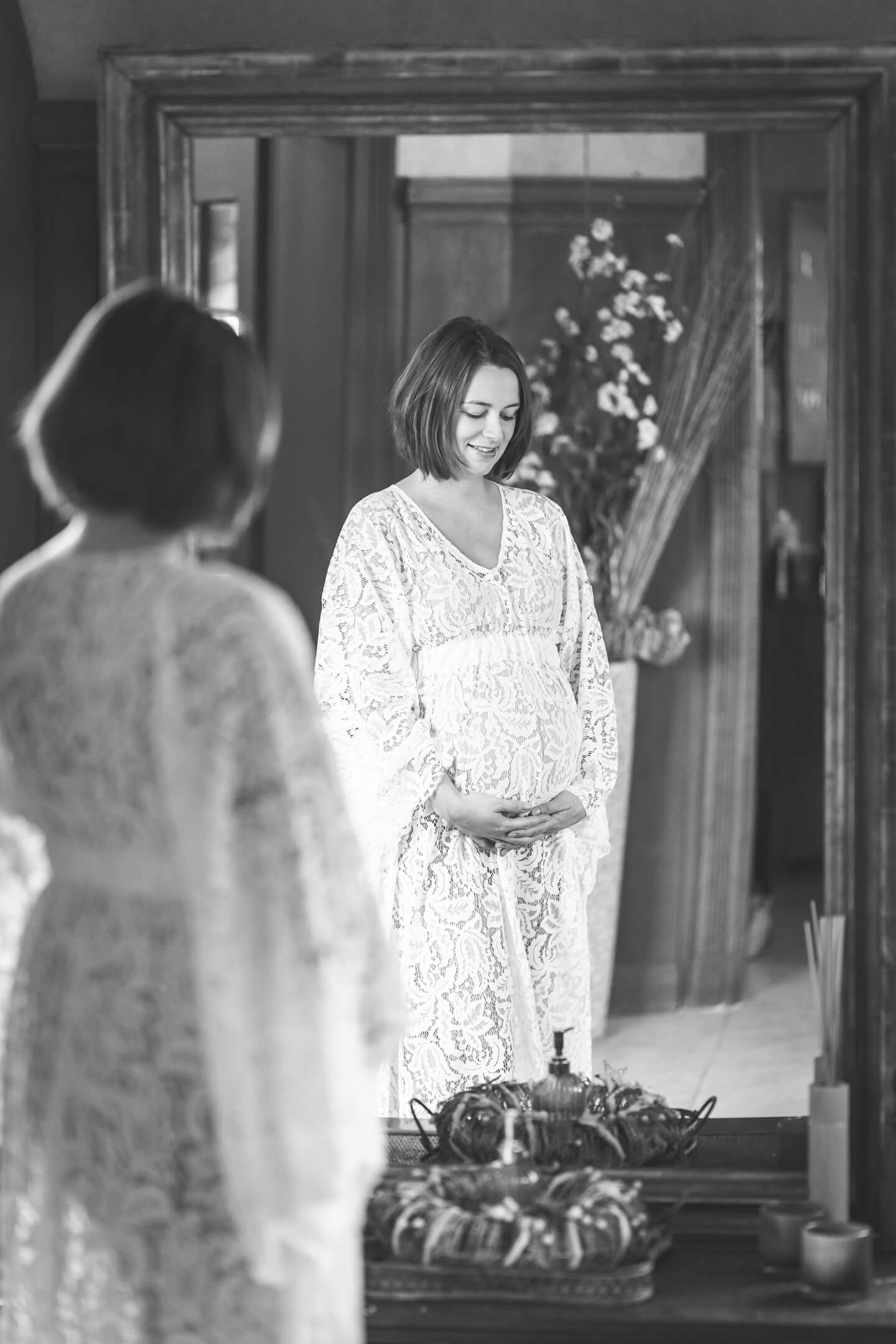 Babybauch Shooting Indoor mit dem Hamburger Fotograf Florian Läufer