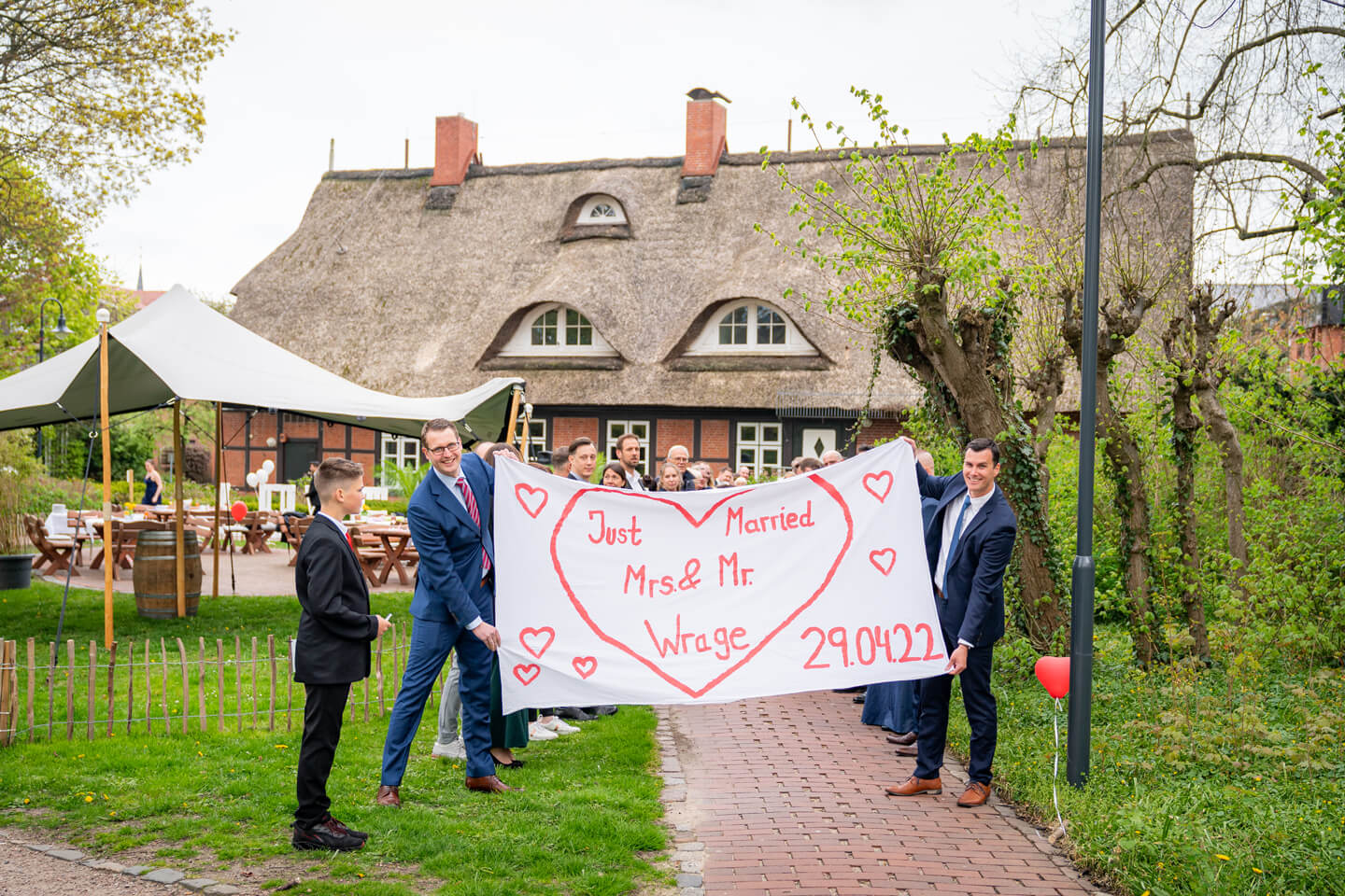 Kennt jder Hochzeitsfotograf: Das Herz auf einem Bettlaken