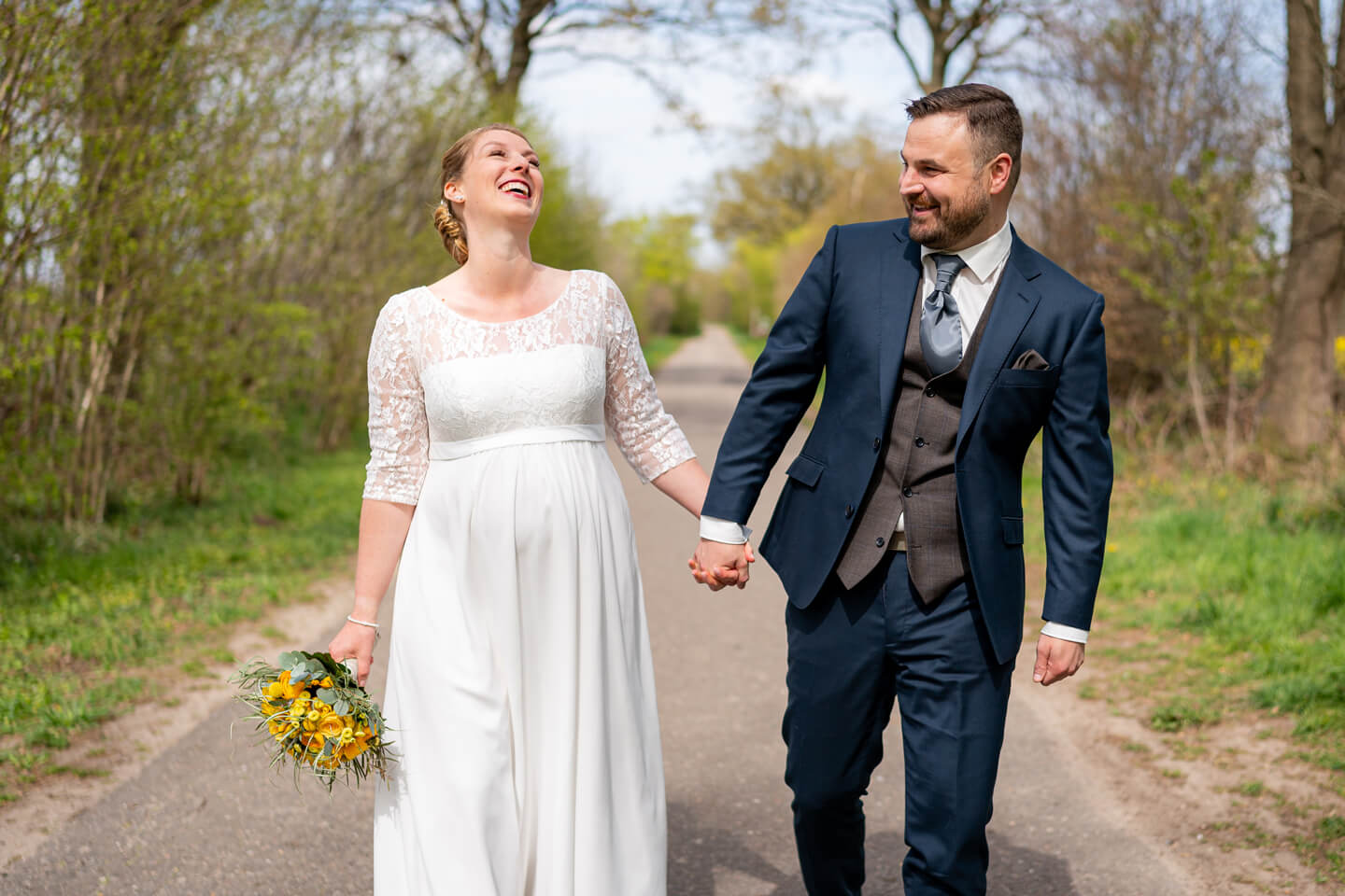 Brautpaar im Frühling