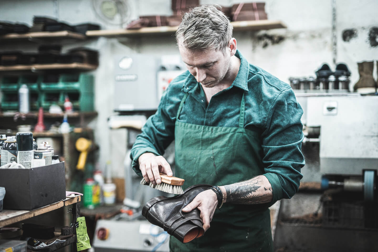 Als Fotograf für handwerker hat hier Florian Läufer ein Portrait über die Schuhmacherei Bartold erstellt.