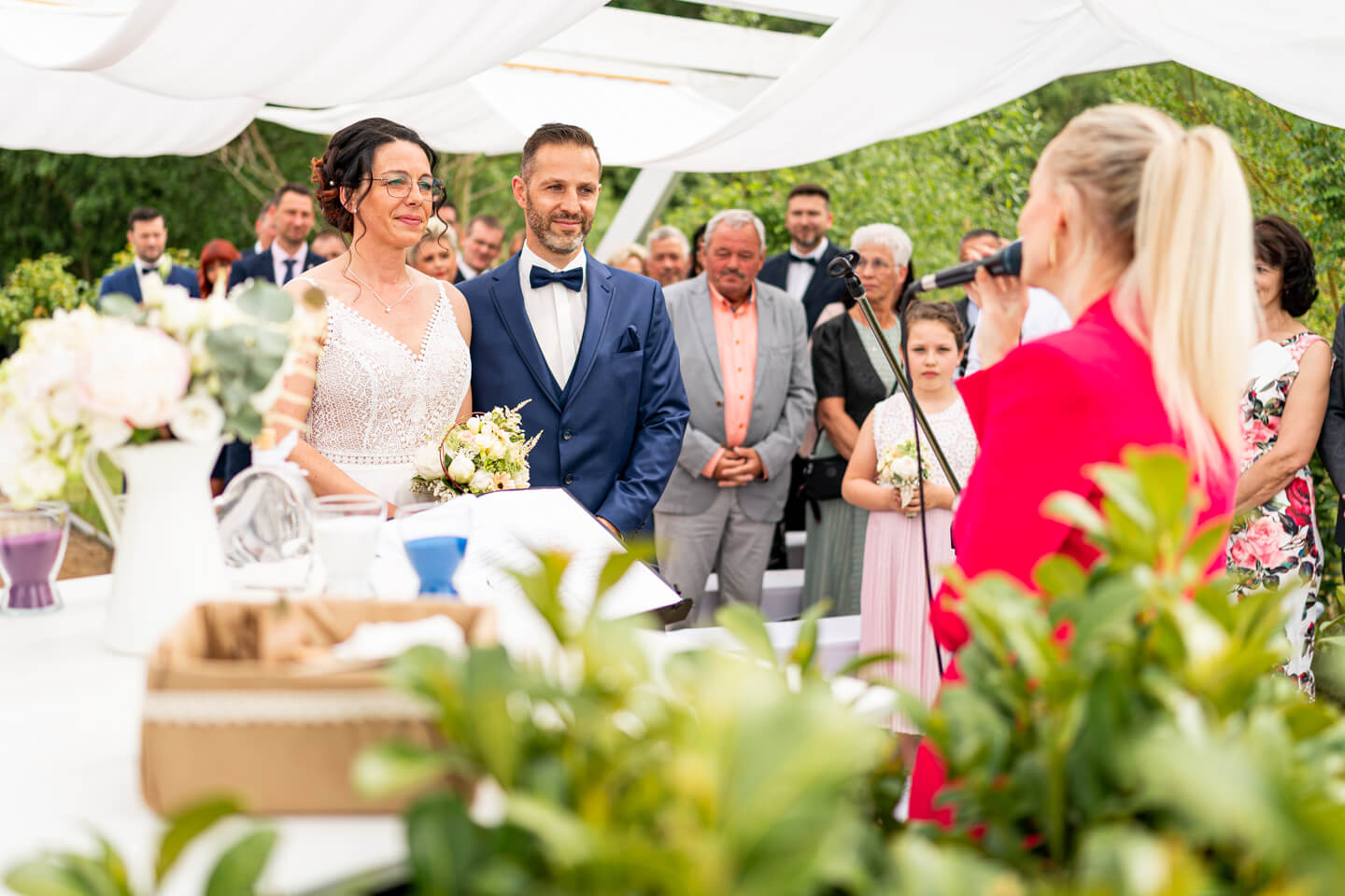 Freie Trauung unter freiem Himmel.