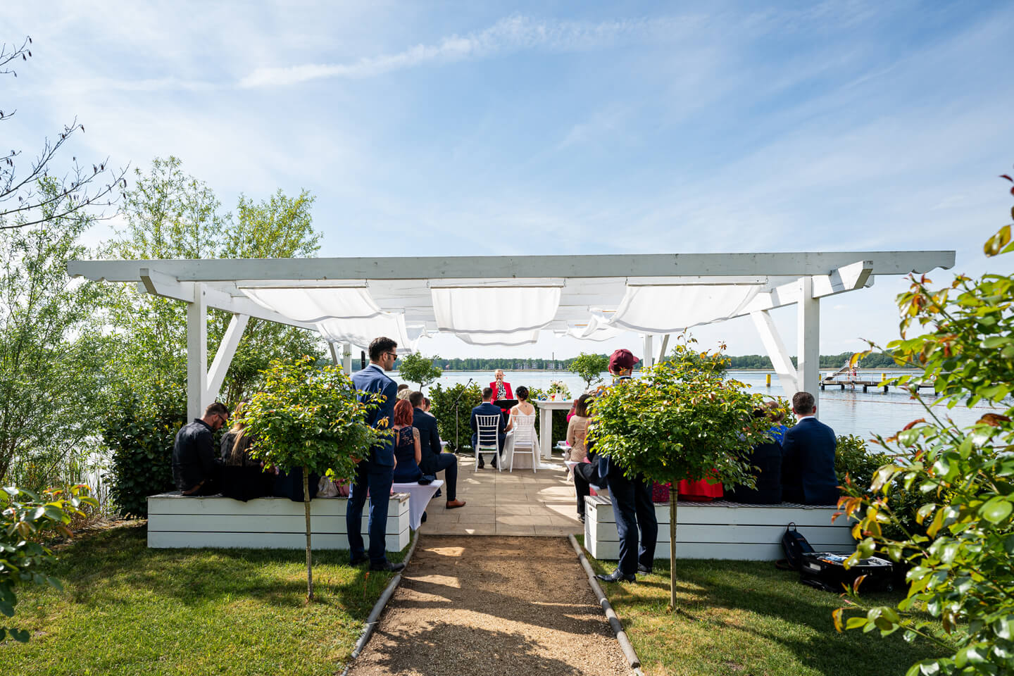 Hochzeitsfotograf Florian Läufer war bei dieser freien Trauung im Barracuda Beach engagiert.