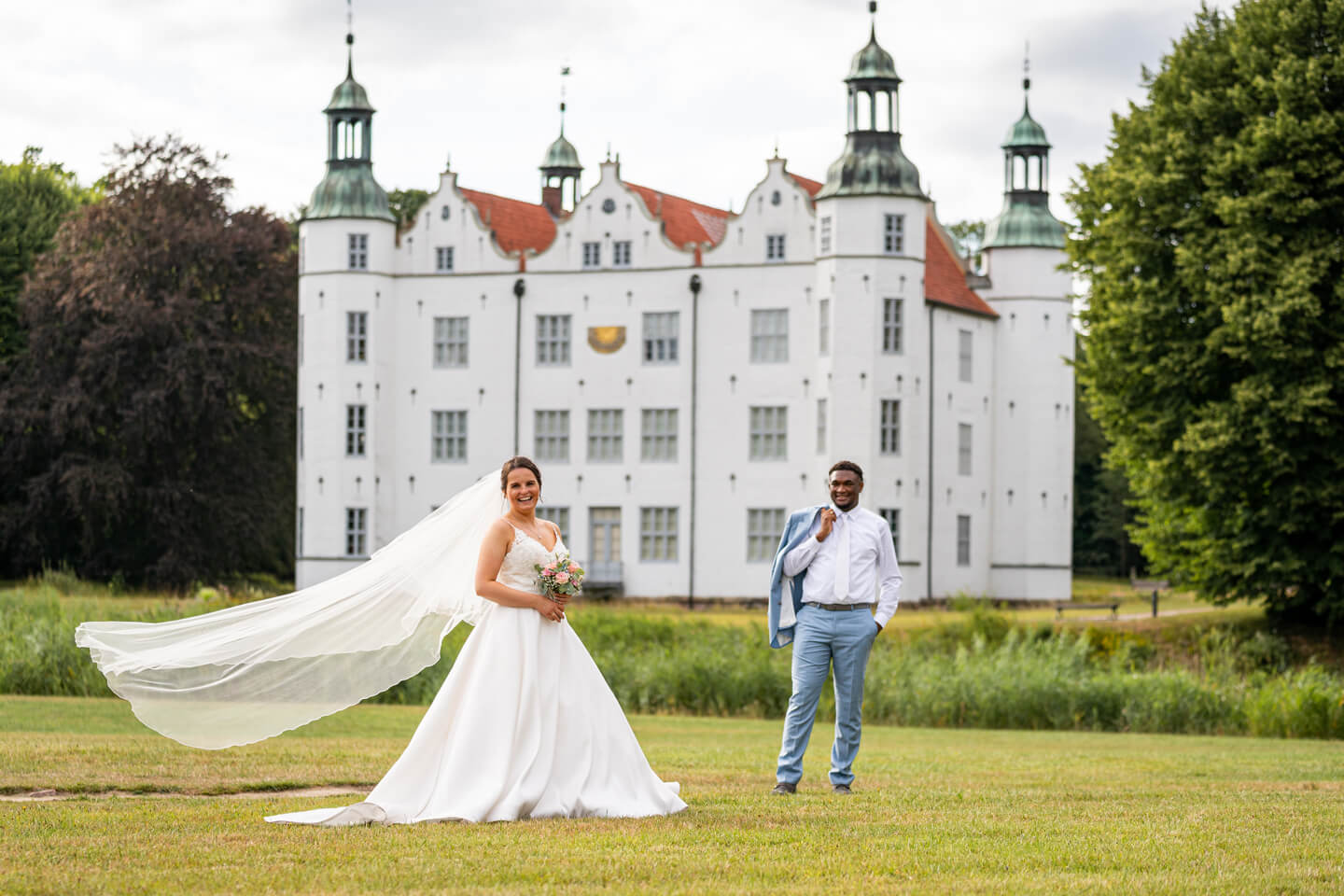 Hochzeit im Schloss Ahrensburg - klassisches Hochzeitsfoto