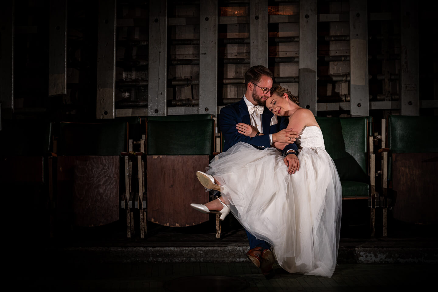 Hochzeitsfoto im Kühlraum des Fischereischiffs MS Stubnitz