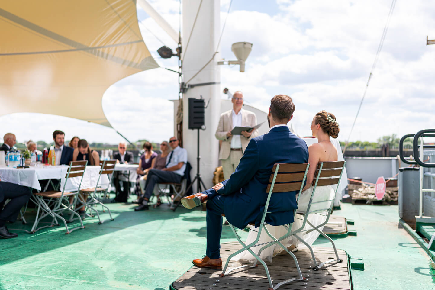 Freie Trauung unter freiem Himmel.