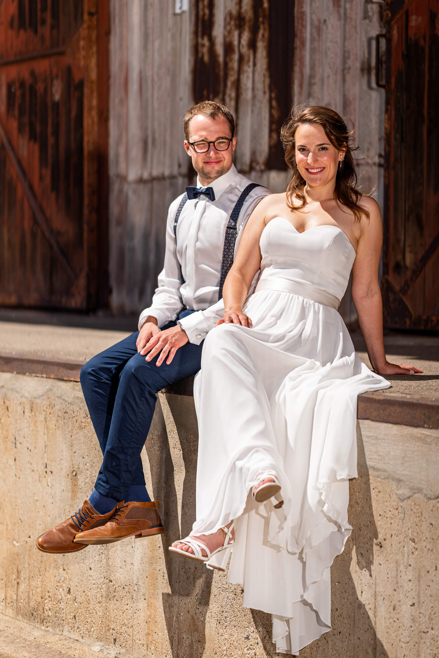 Hochzeitsportrait bei den Lagerhallen an den media docks in Lübeck.