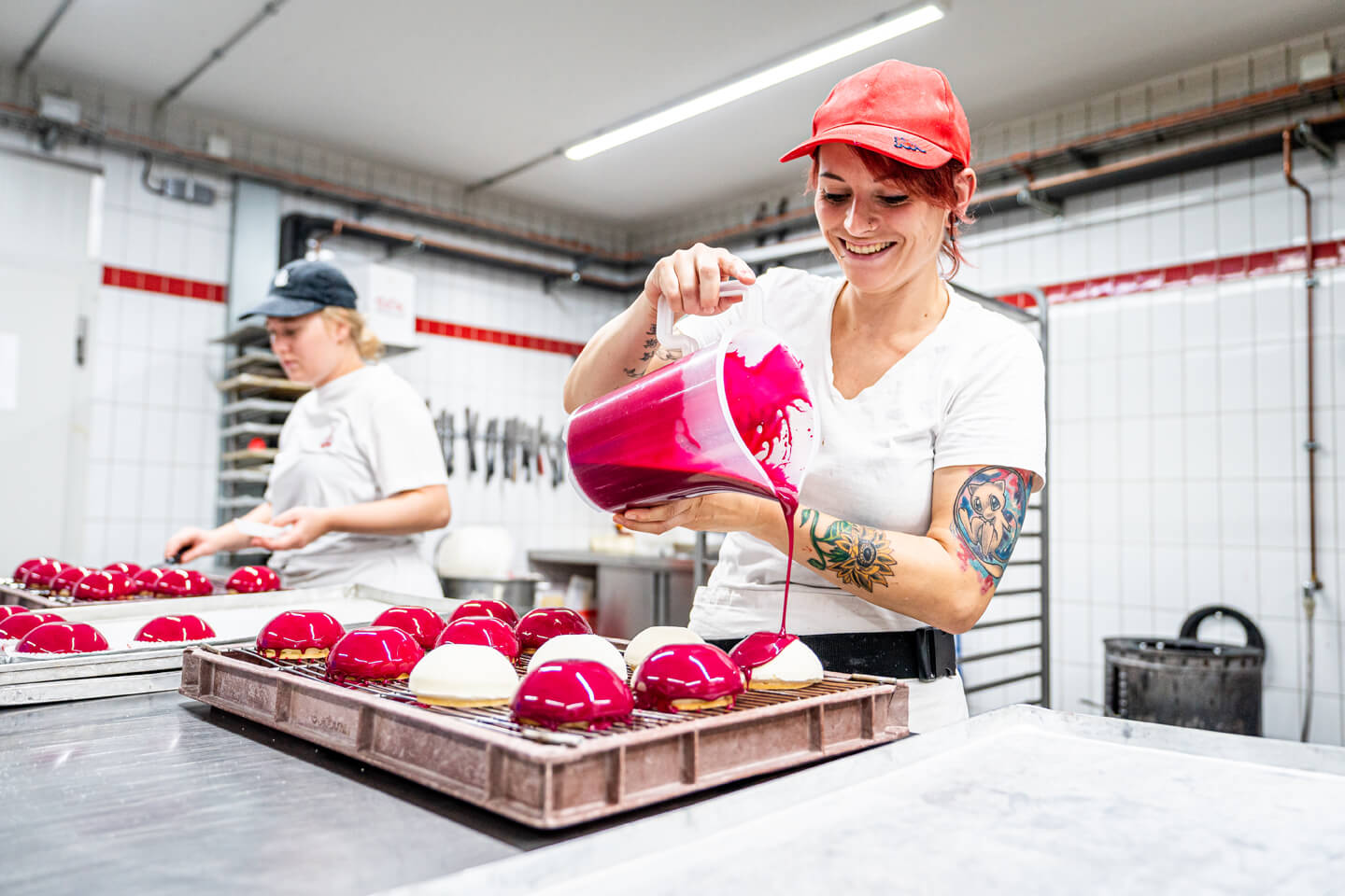 Unternehmensfotograf aus Hamburg in der Konditorei.