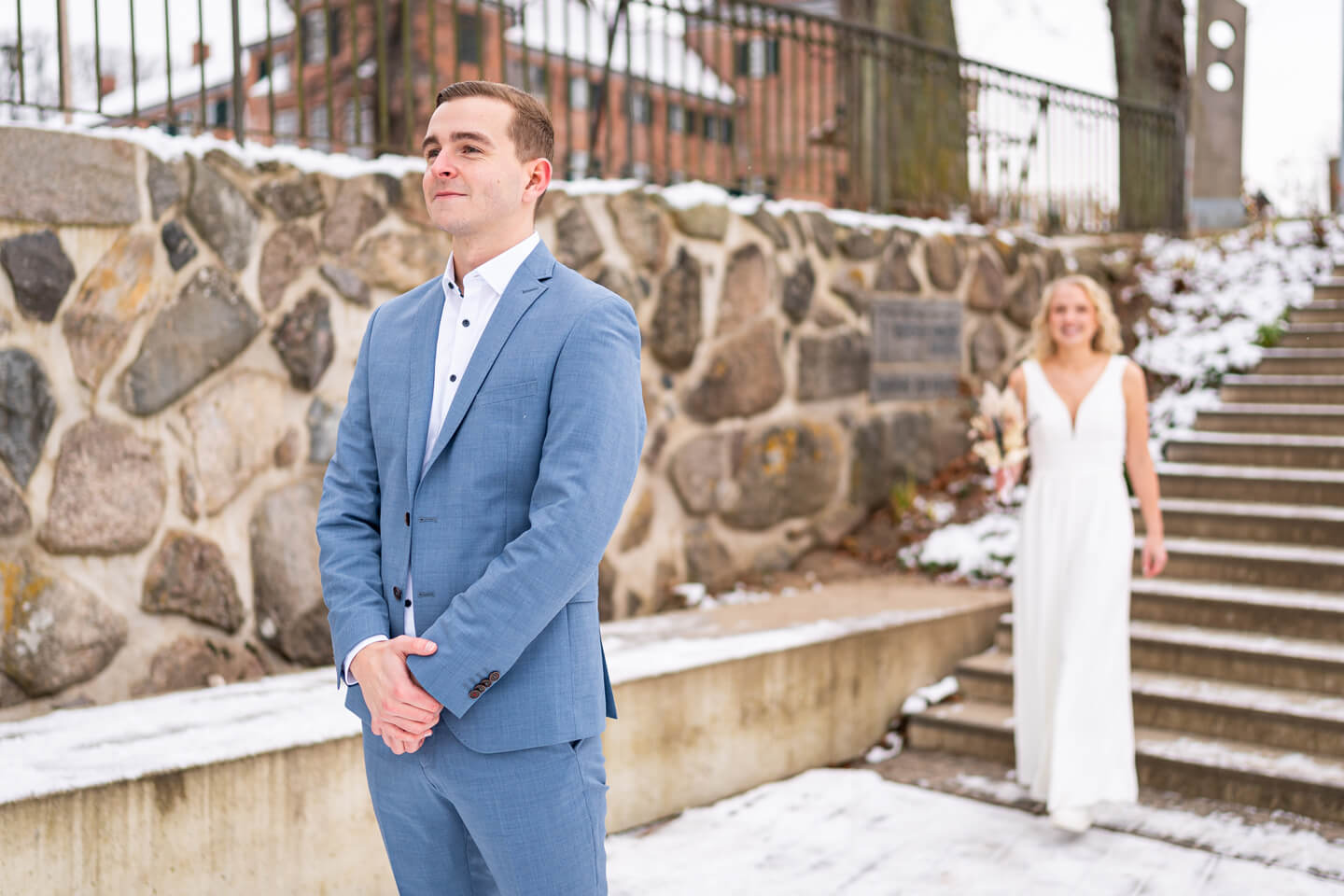 Winterhochzeit mit First Look am Eutiner Schloss. Foto: Florian Läufer, Hamburg