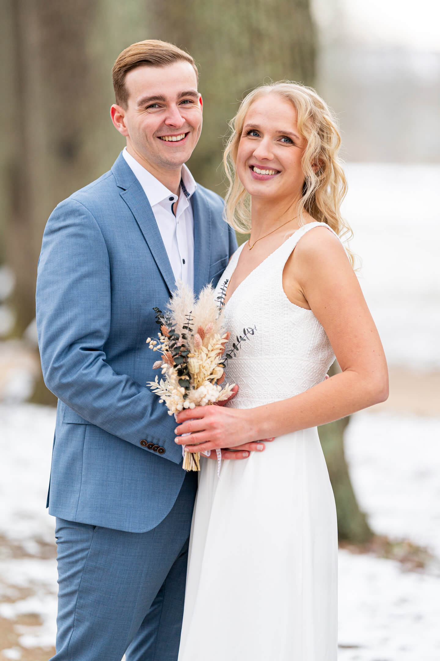 Hochzeitsfotos bei Winterhochzeit im Schnee