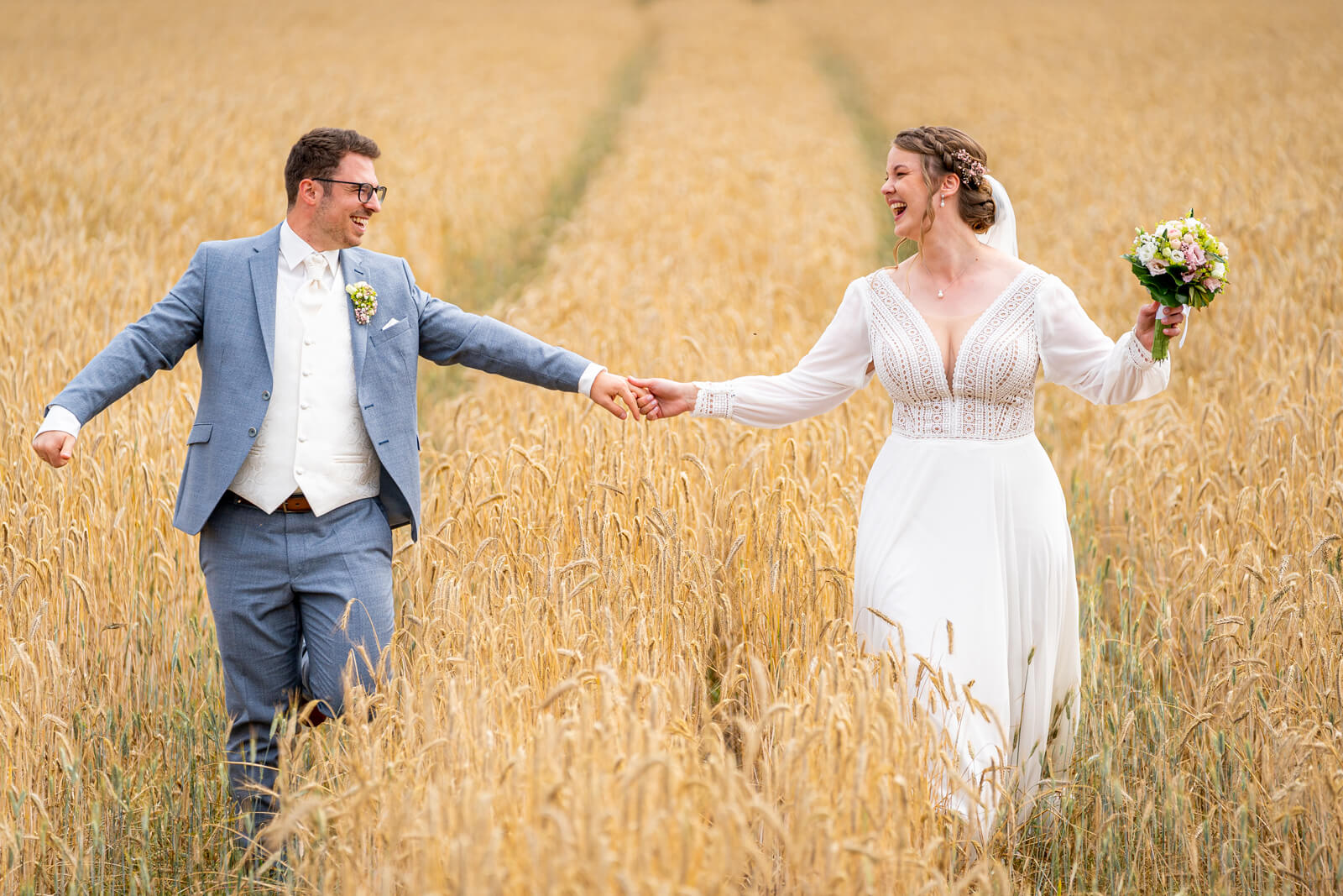 Hochzeits-Shooting im Kornfeld.