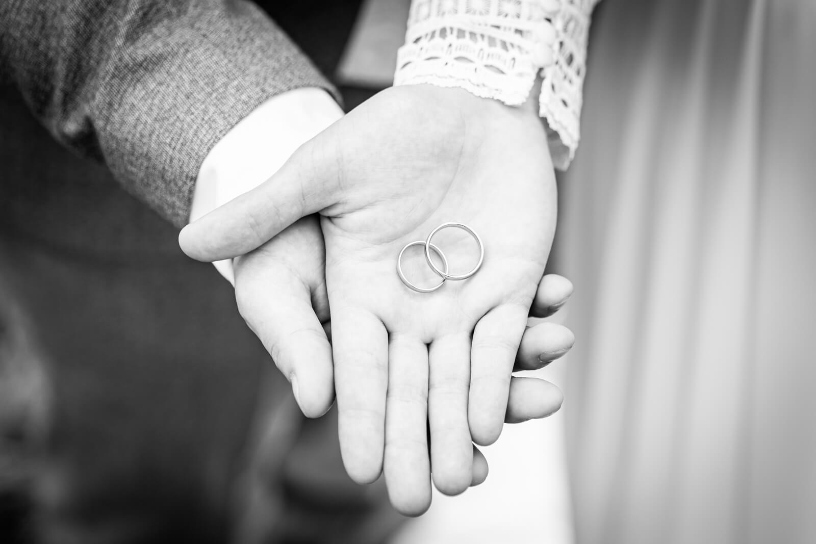 Eheringe fotografieren.