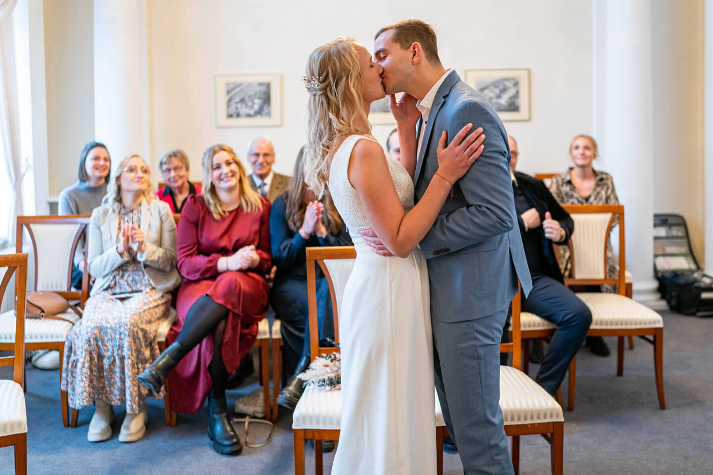Vermählungskuss im Trauzimmer