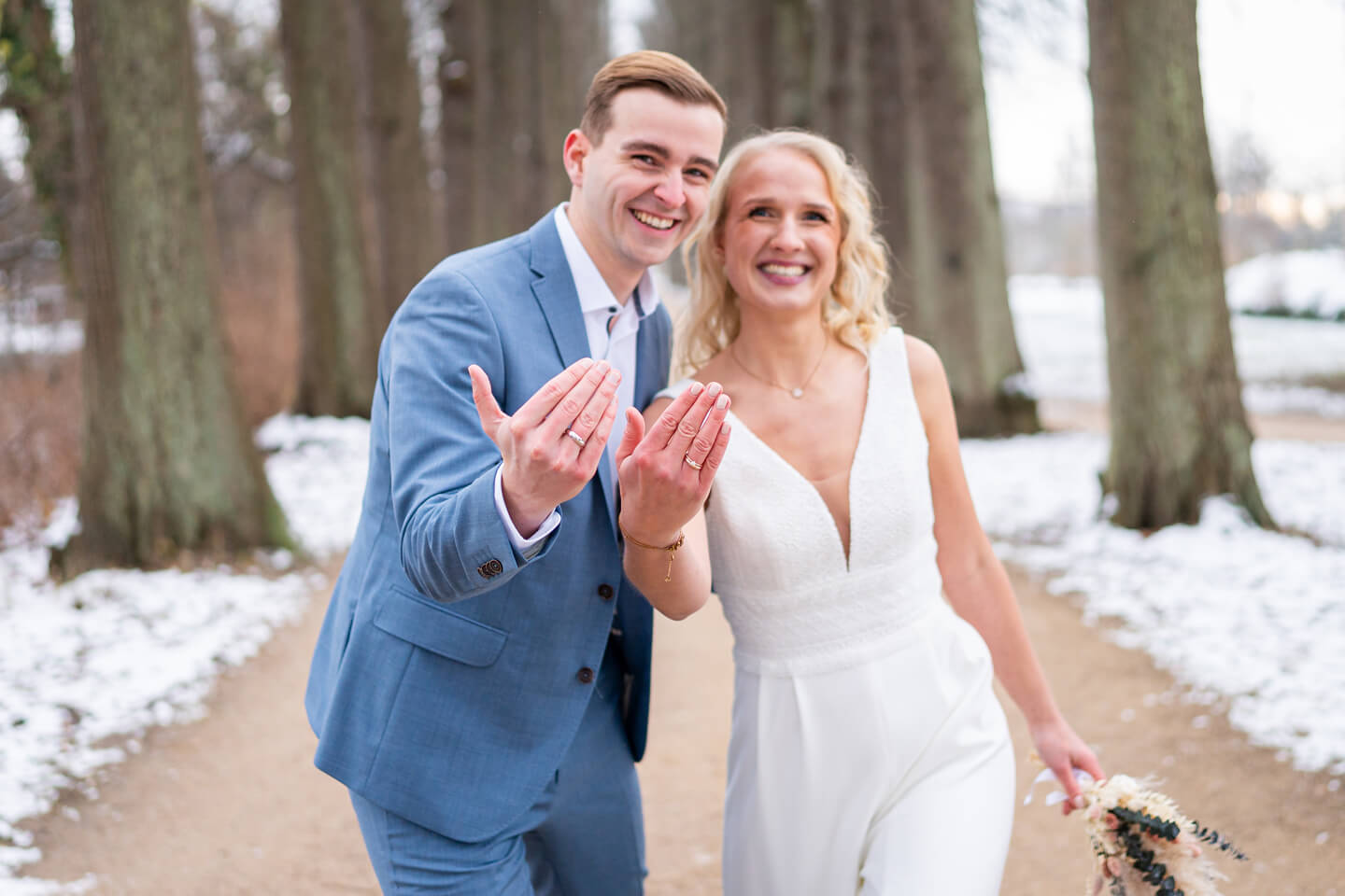 Winterhochzeit im Schnee beim Eutiner Schloss
