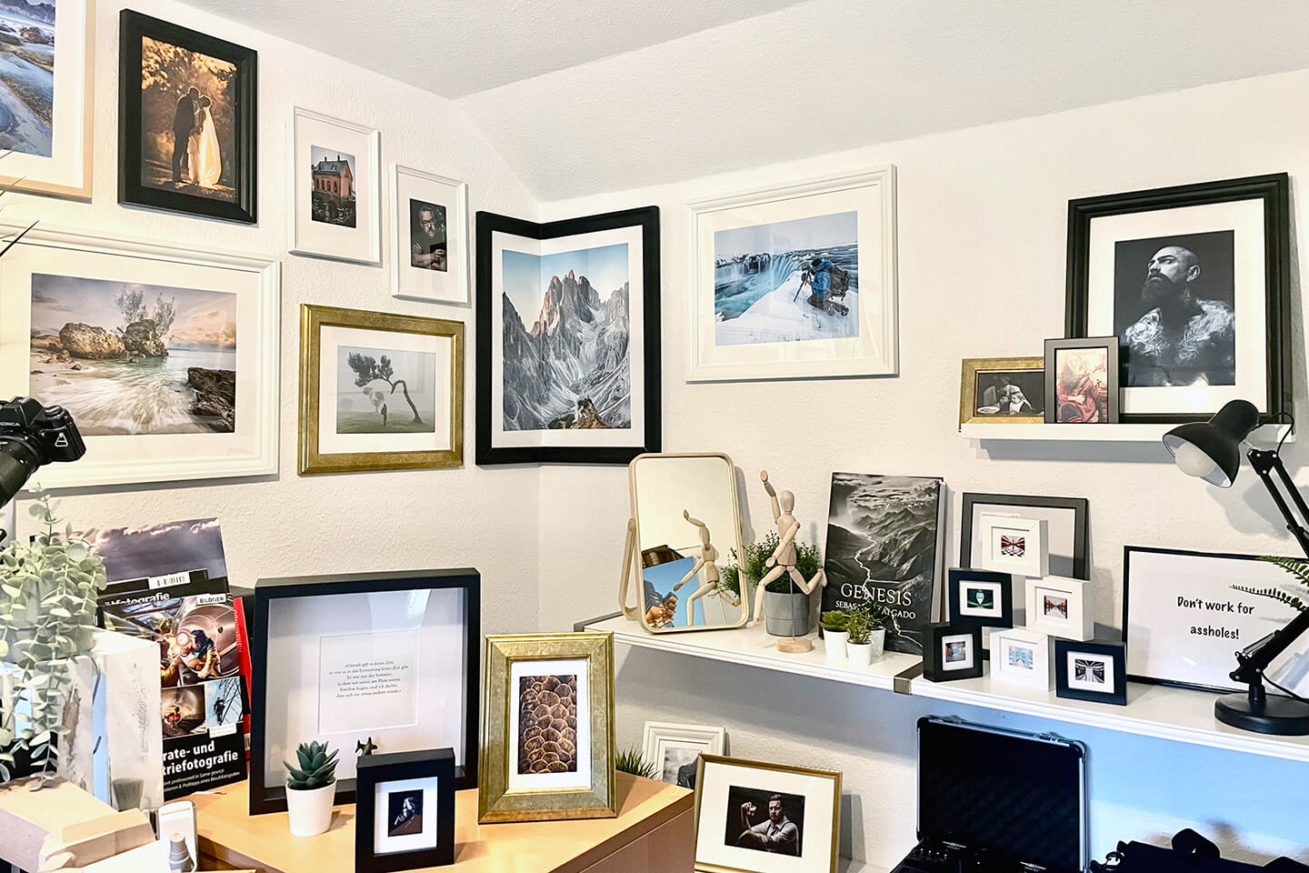 Bilderwand im Büro des Fotografen Florian Läufer