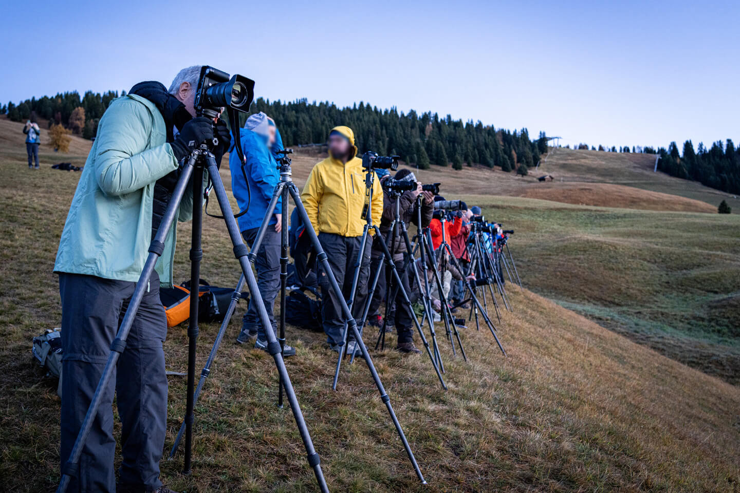 Landschaftsfotografen aufgereiht auf der Seiser Alm