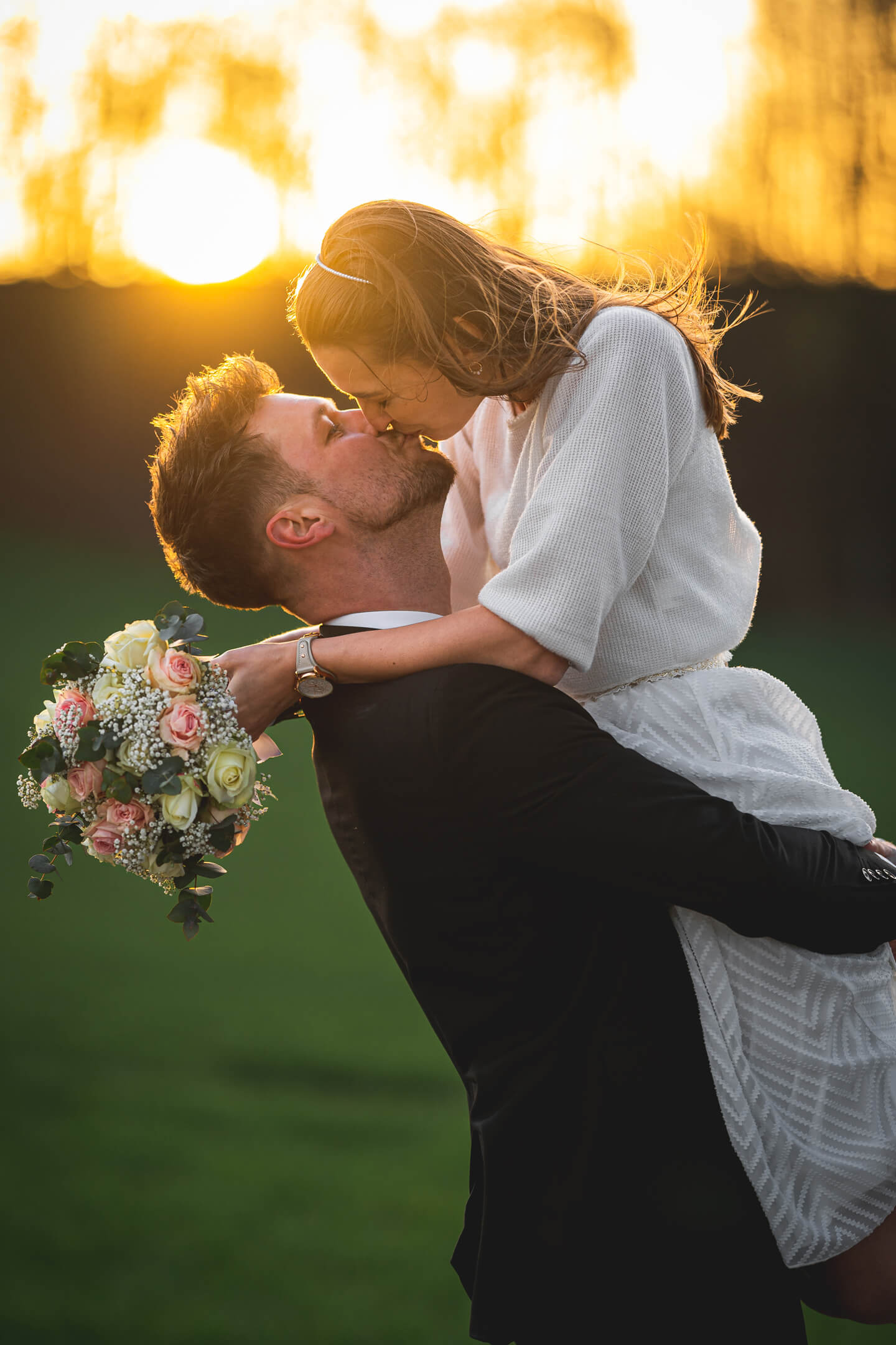 Love is all around! Hochzeits Shooting im besten Licht.